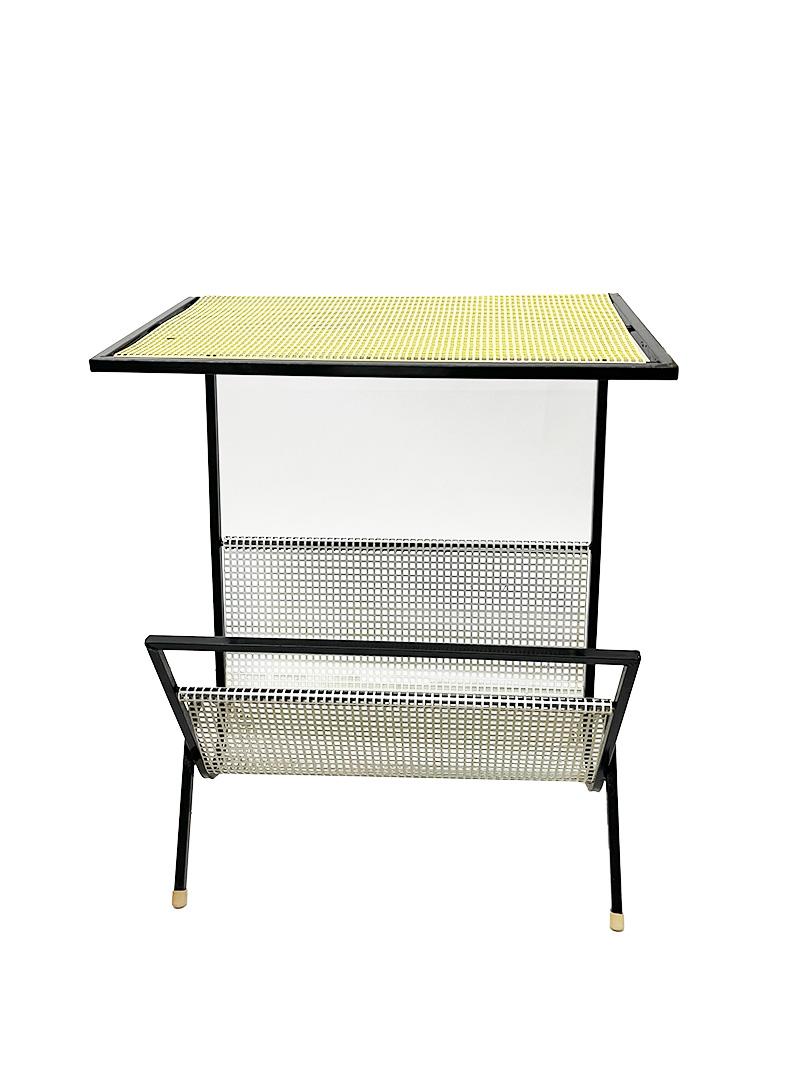 Metal magazine rack side table by Pilastro , 1950s In Good Condition For Sale In Delft, NL