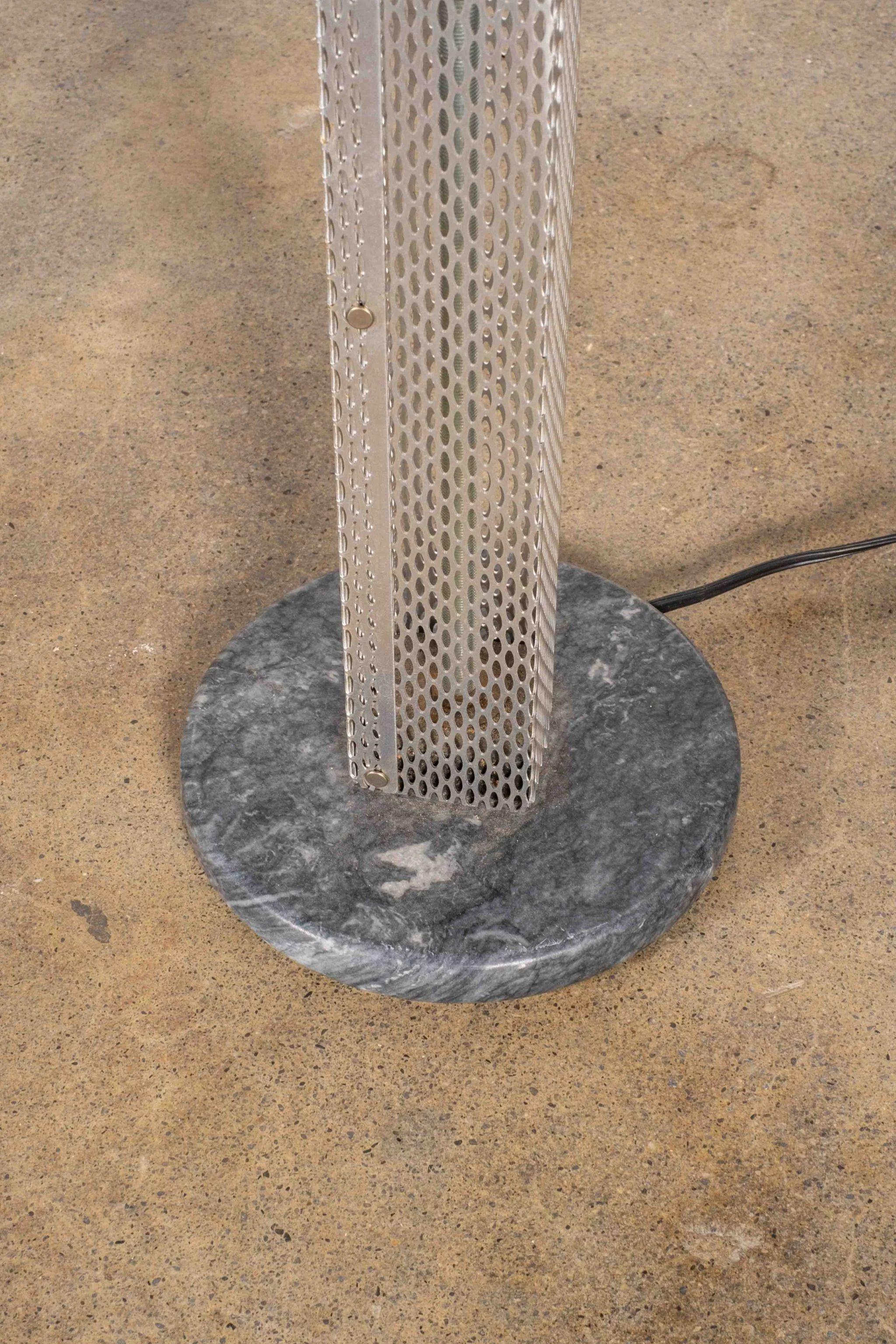 Metal Mesh Table Lamp In Good Condition For Sale In Toronto, CA