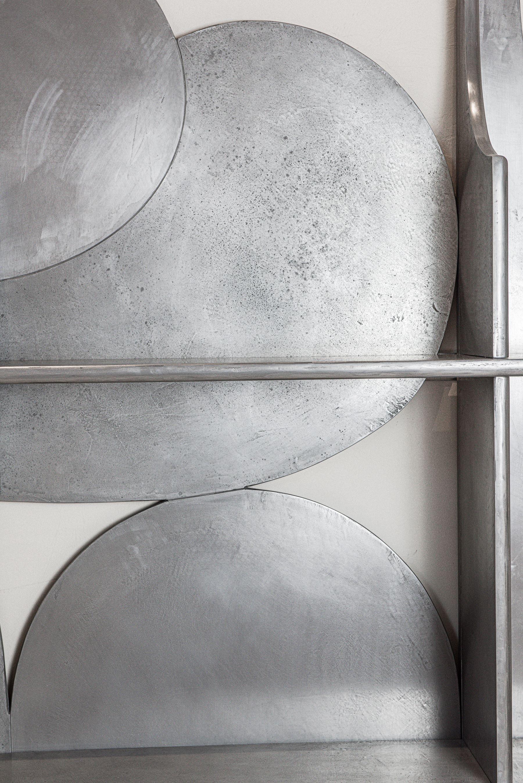 Bibliothèque en métal Mimas de Matteo Cibic pour Delvis Unlimited Neuf - En vente à Milan, Milan