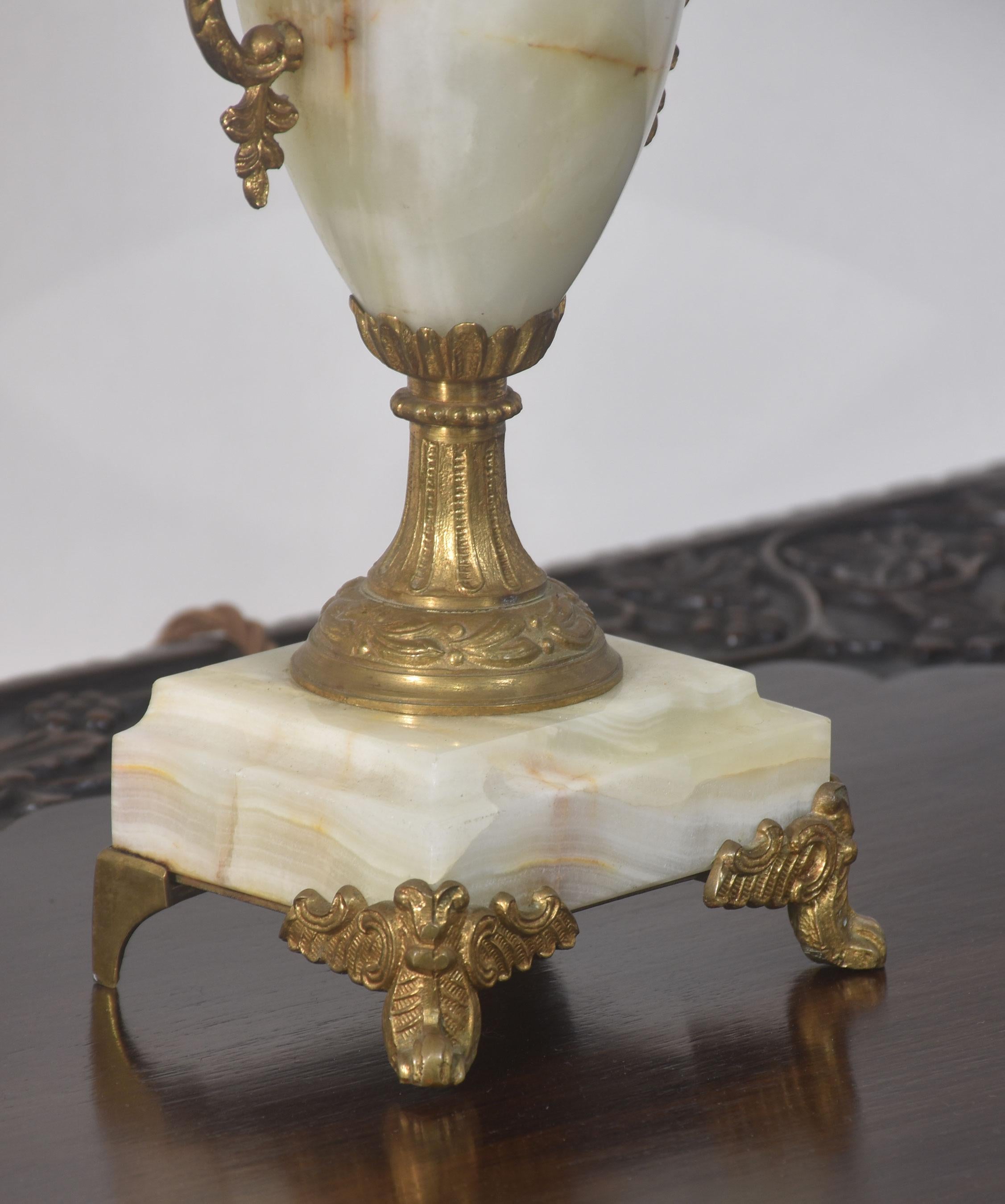 British Metal mounted onyx table lamp For Sale