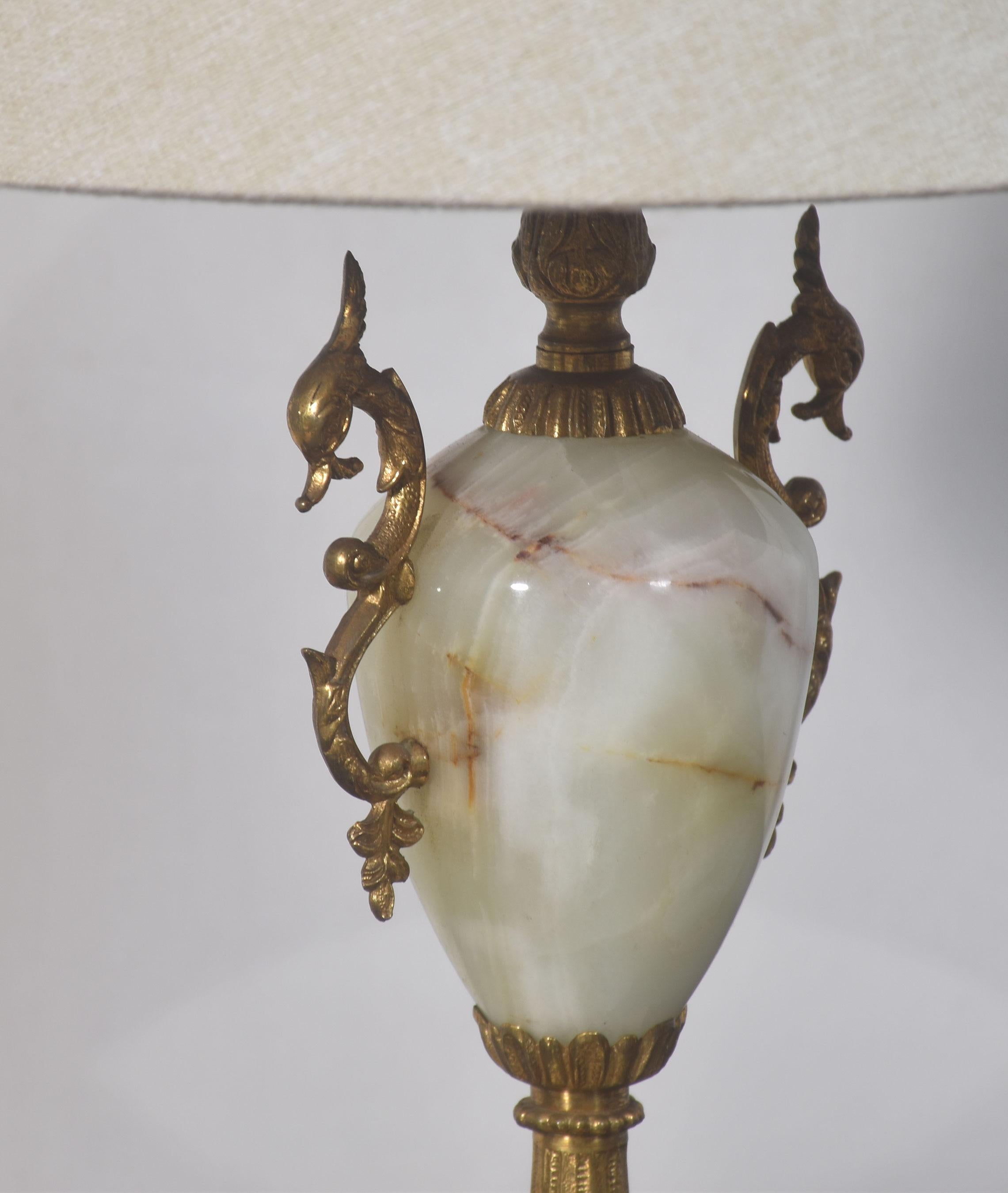 Metal mounted onyx table lamp In Good Condition For Sale In Cheshire, GB