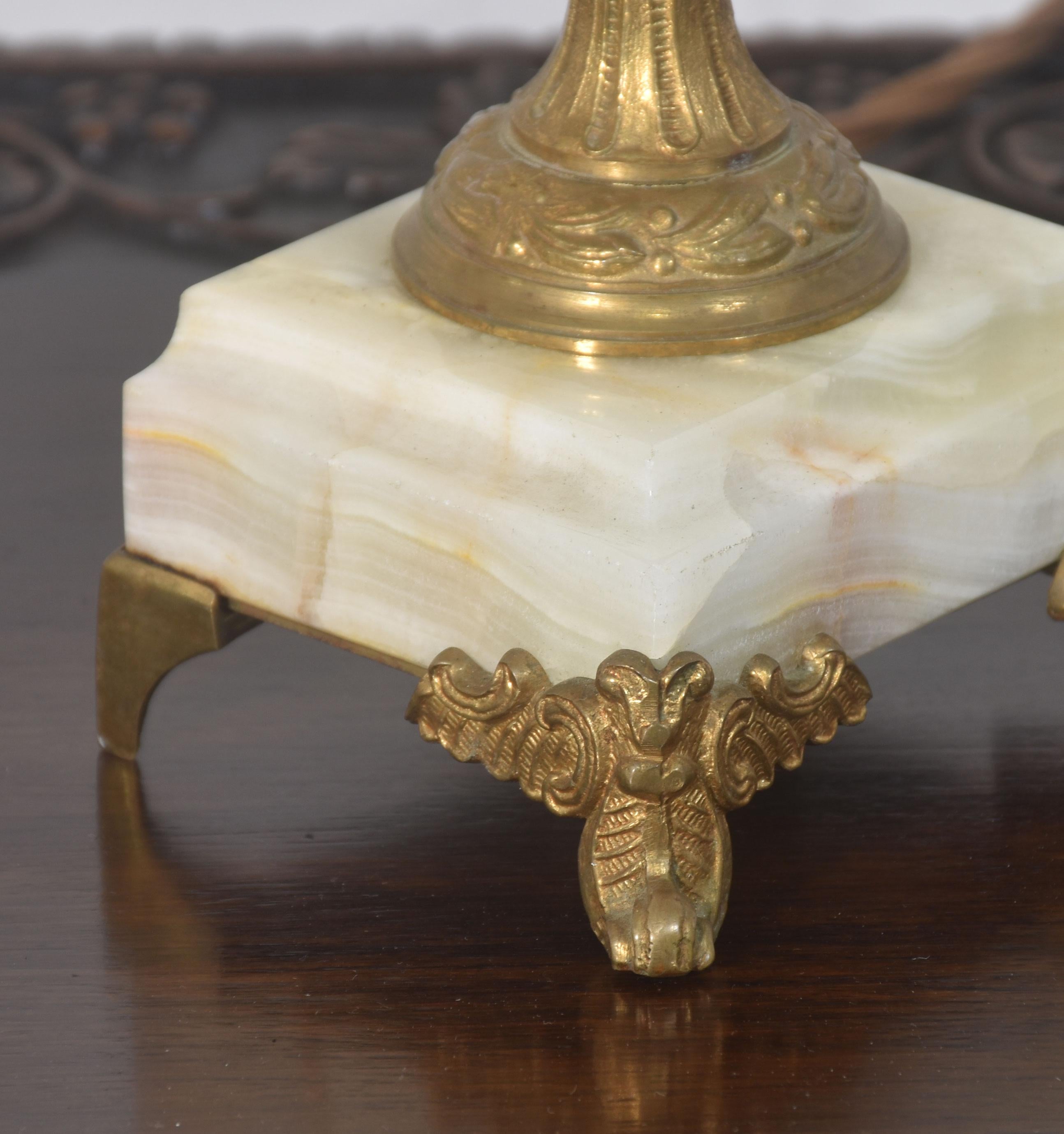 Metal mounted onyx table lamp For Sale 1