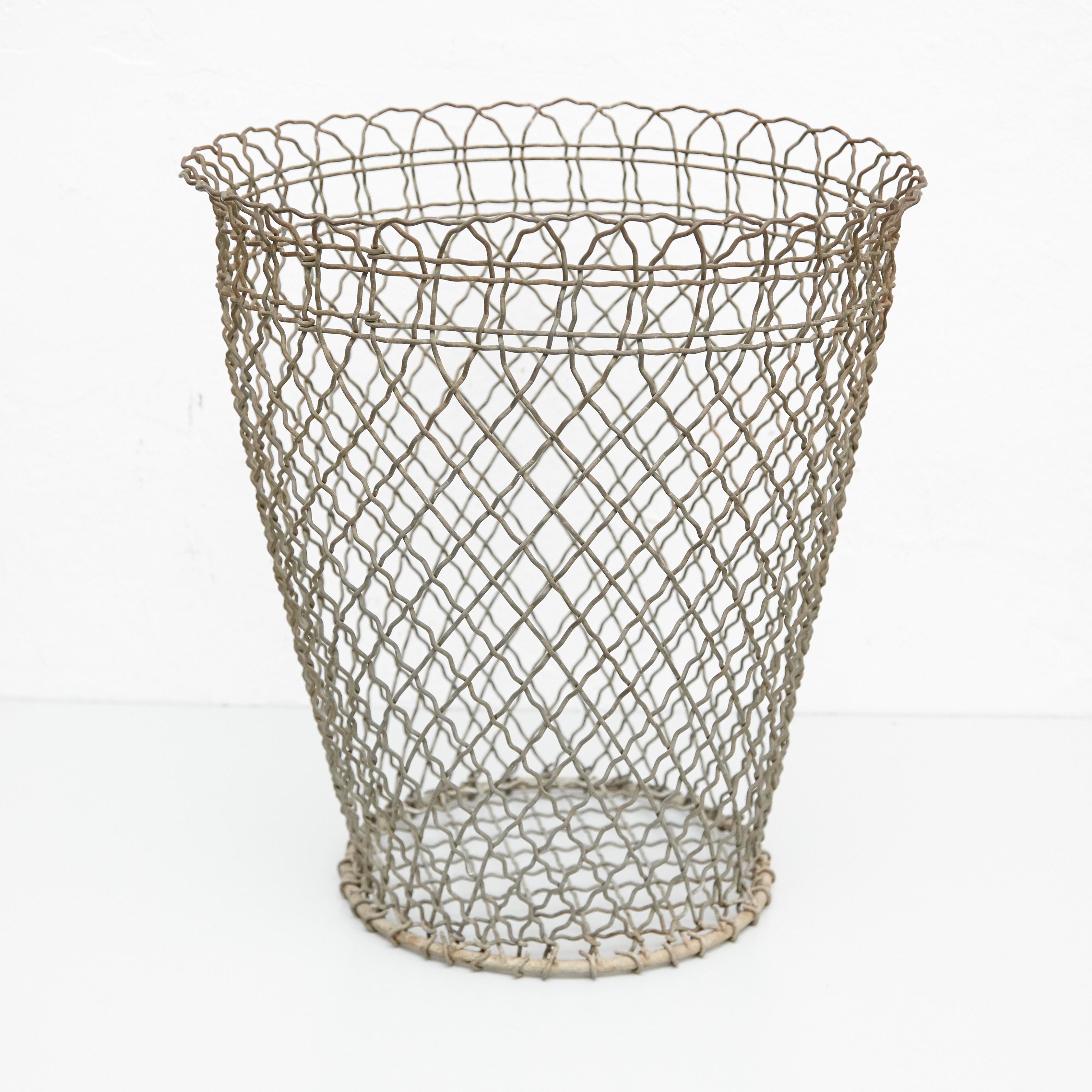 Metal paper bin made by wire woven in a Classic cross-hatched pattern completed by a solid ring. 
Unknown manufacturer, France,
circa 1940

Materials:
Metal

Dimensions: 
Diameter 40 x 45 height cm

In original condition, with minor wear