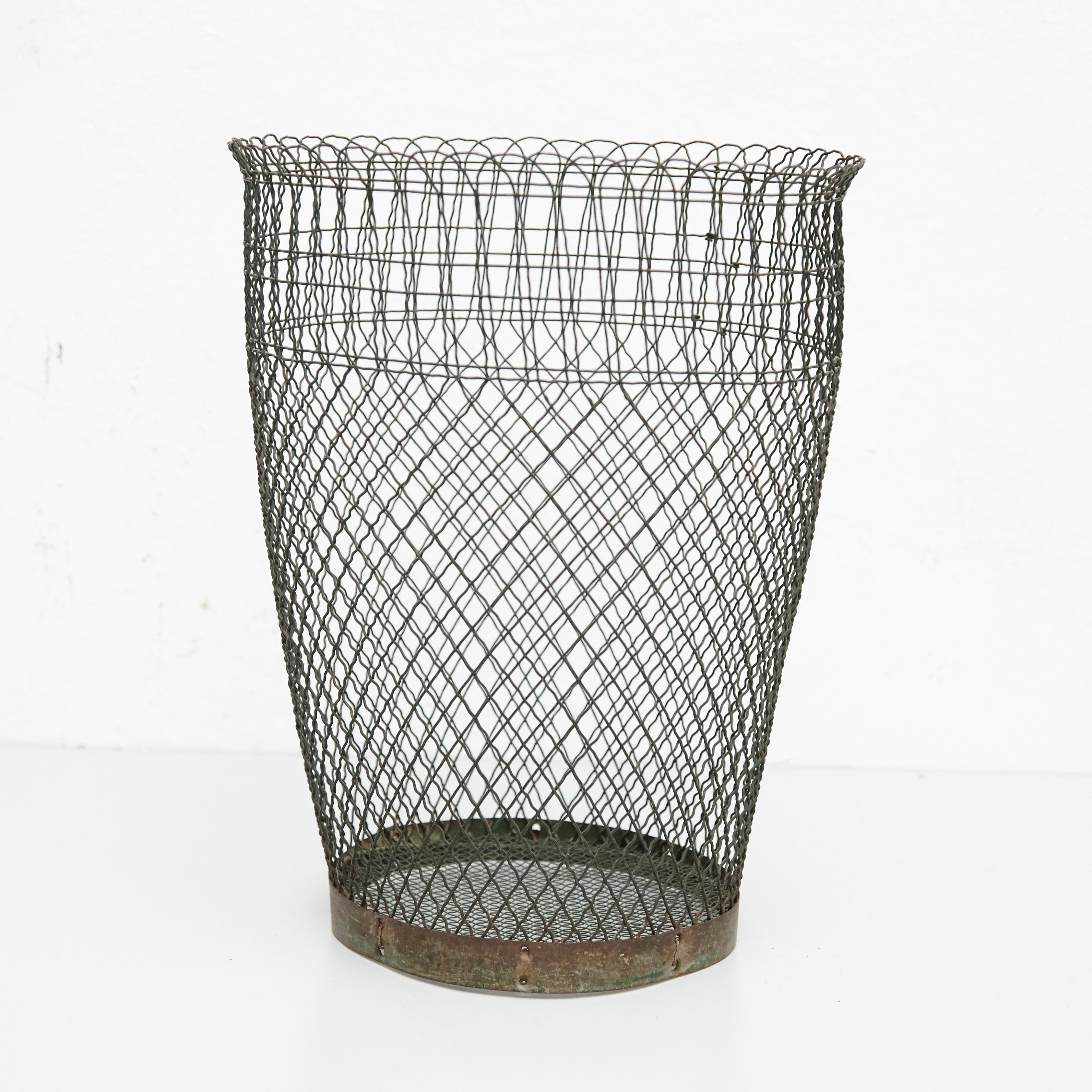 Metal paper bin made by wire woven in a classic cross-hatched pattern completed by a solid ring. 
Unknown manufacturer, France,
circa 1940

Materials:
Metal

Dimensions: 
Diameter 30 x 35 height cm

In original condition, with minor wear