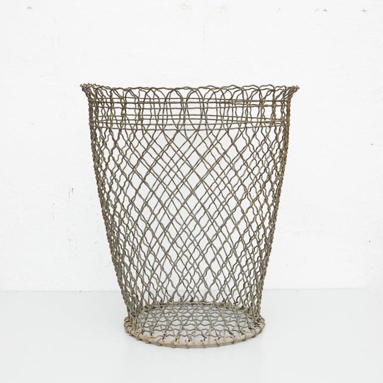 Metal paper bin made by wire woven in a Classic cross-hatched pattern completed by a solid ring. 
Unknown manufacturer, France,
circa 1940

Materials:
metal

Dimensions: 
diameter 40 x 45 height cm

In original condition, with minor wear
