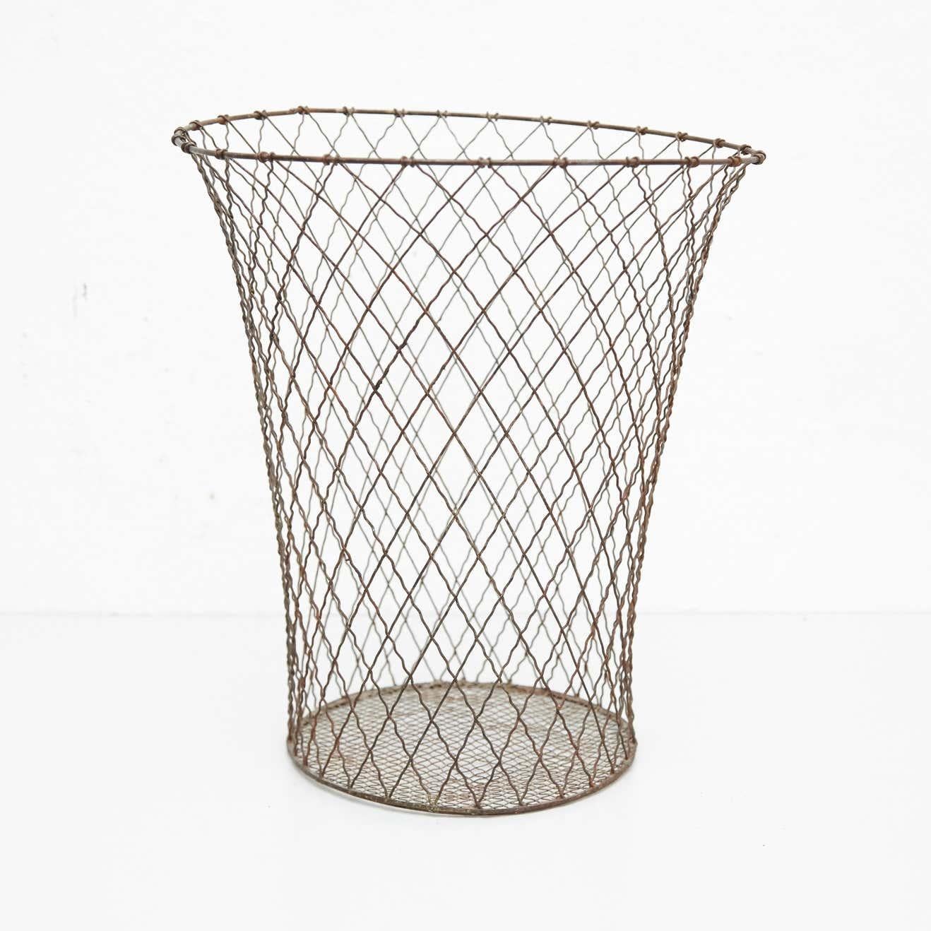 Metal paper bin made by wire woven in a classic cross-hatched pattern completed by a solid ring. 
Unknown manufacturer, France,
circa 1940

Materials:
Metal

Dimensions:
30 diameter x 3.5 height cm

In original condition, with minor wear