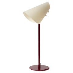 Lampe de bureau en métal et parchemin, Maroon, juin, inspirée par Handmaid's Tale