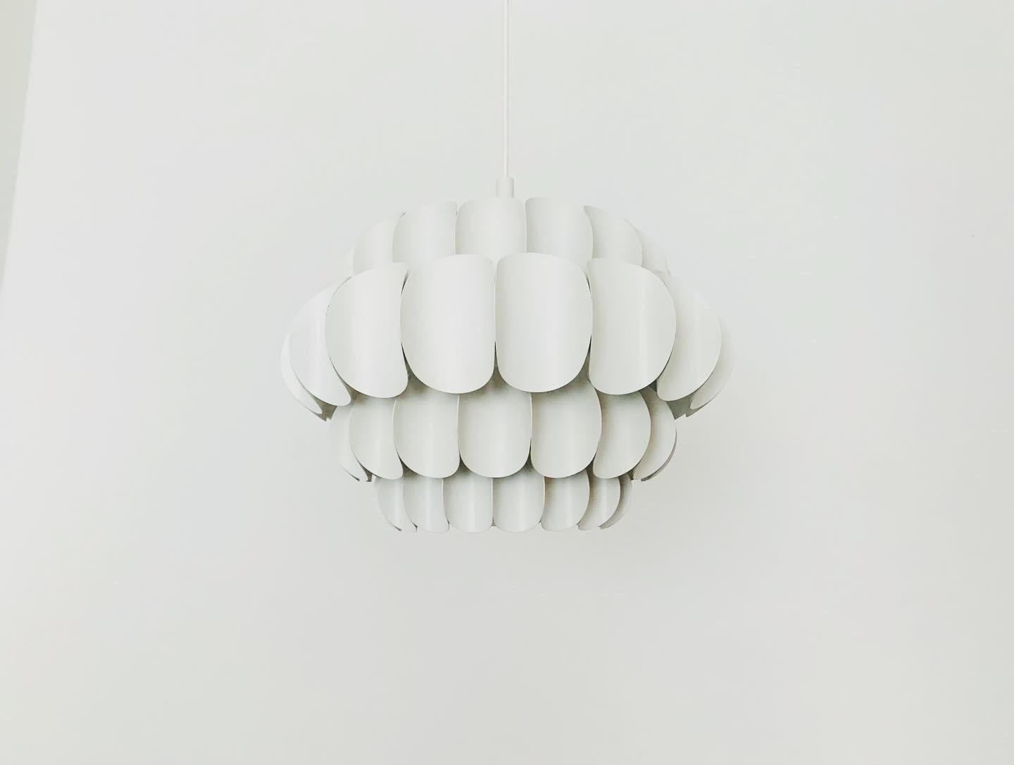 Wonderful white metal pendant lamp by Thorsten Orrling from the 1960s.
The extraordinary design creates a fantastic play of light in the room.
Rare version with 4 rows.

Condition:

Very good vintage condition with slight signs of wear consistent