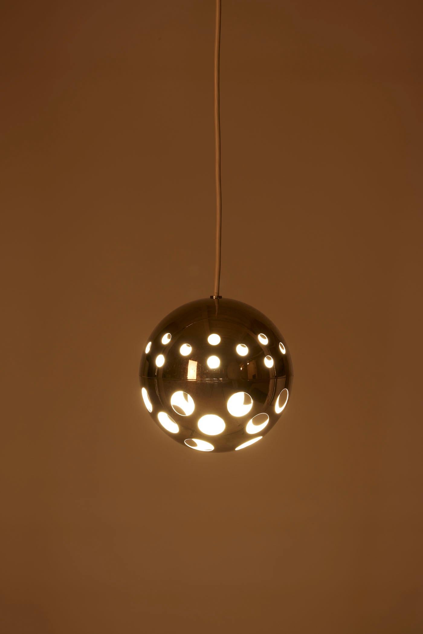 Metal pendant light by Sabine Charoy In Good Condition For Sale In PARIS, FR