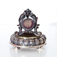 Taschenuhrständer aus Metall mit Wappen Deutsch