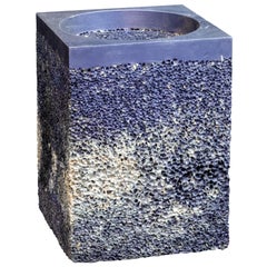 Table d'appoint ou tabouret carré en métal bleu rocheux en mousse d'aluminium de Michael Young