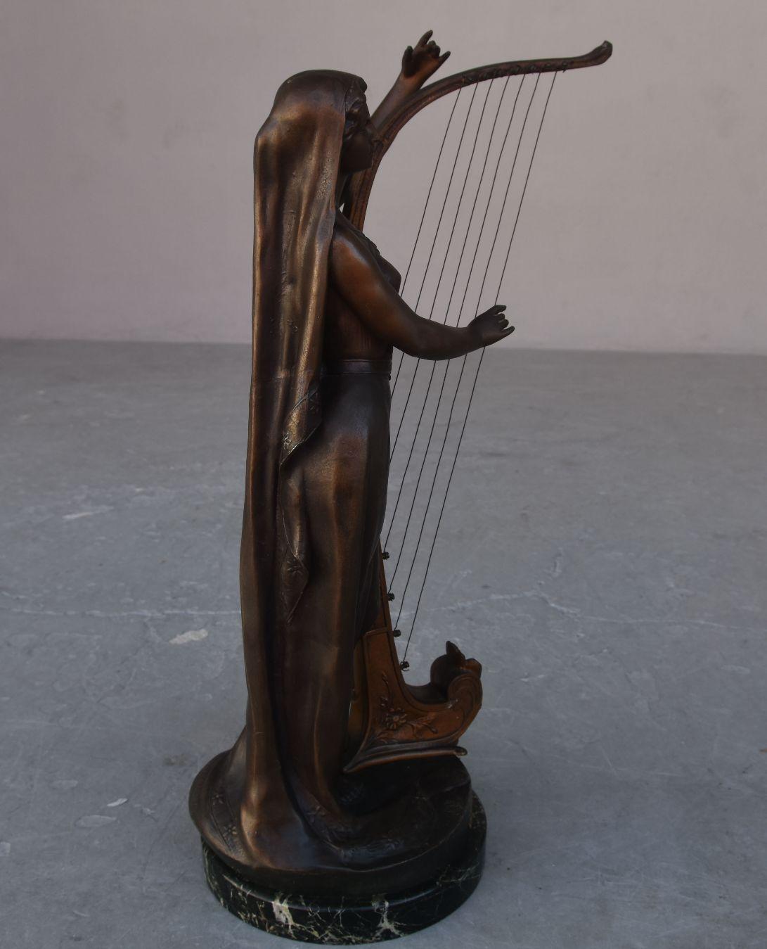 Français Sculpture en métal Inspiration de Théophile Somme Jeune Harpiste en vente