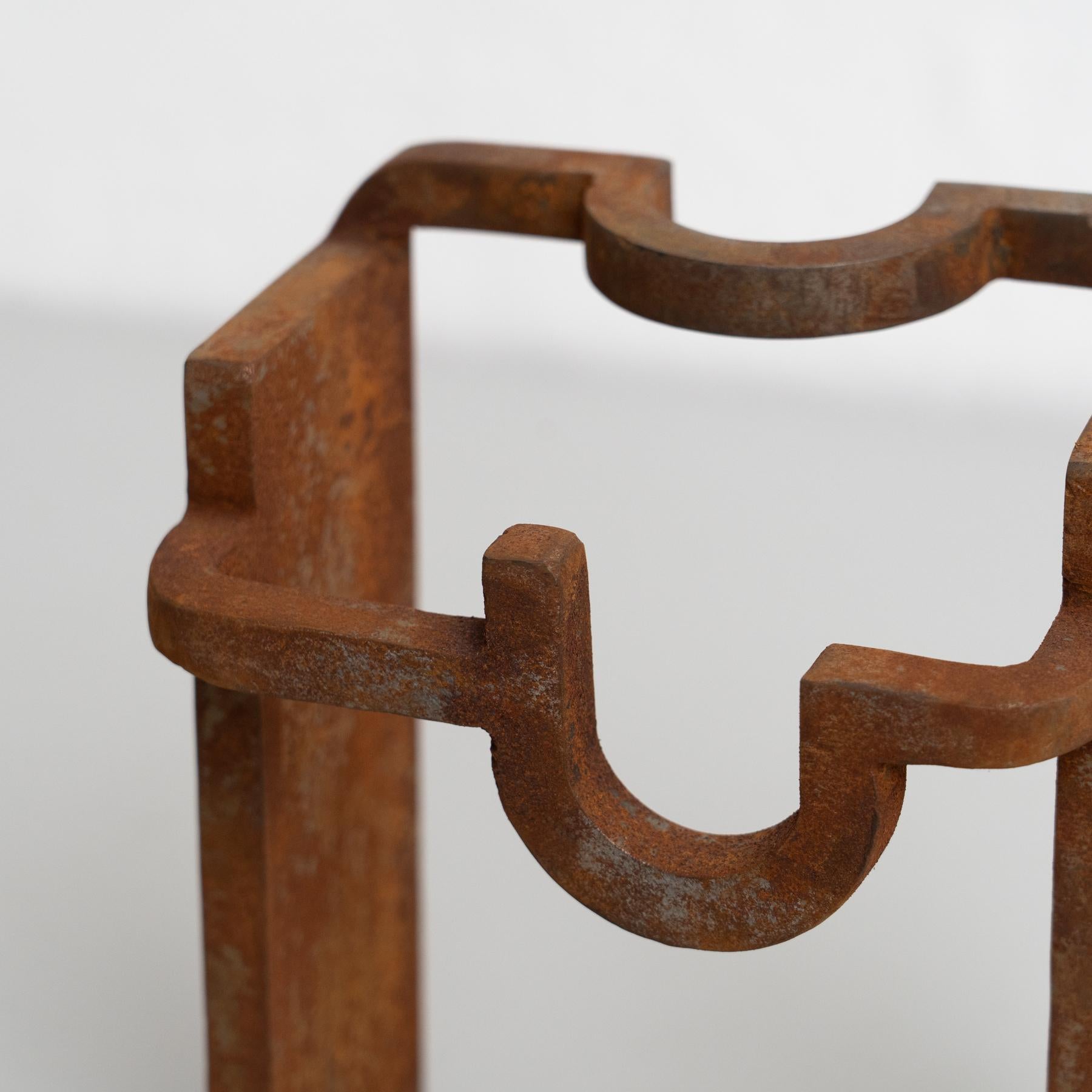 Scultura in metallo con finitura a ruggine - stile Chillida, Spagna, anni '90 in vendita 3