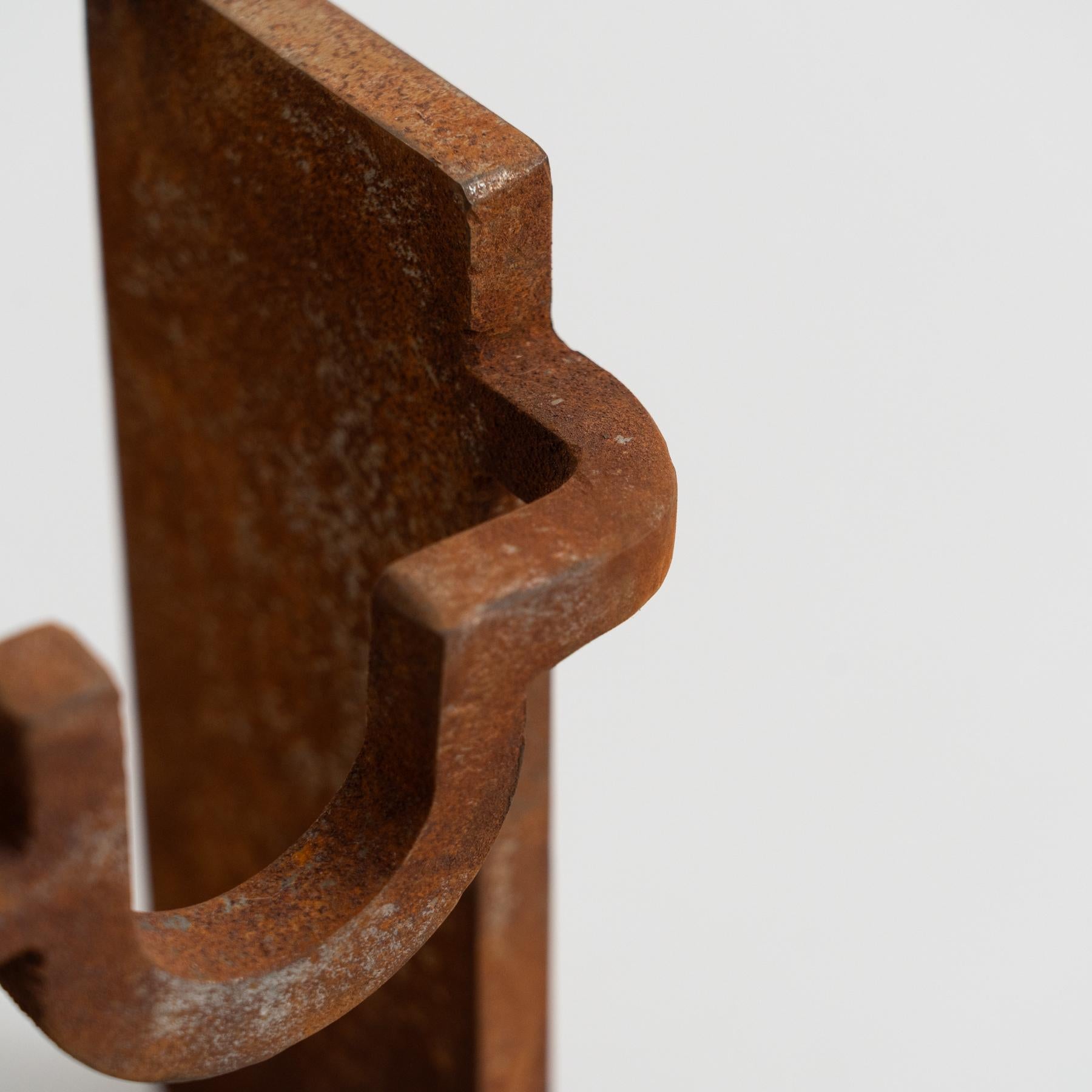 Scultura in metallo con finitura a ruggine - stile Chillida, Spagna, anni '90 in vendita 4