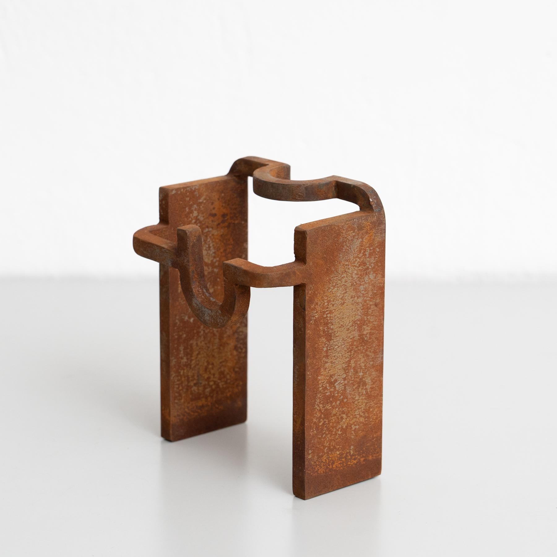 Mid-Century moderno Scultura in metallo con finitura a ruggine - stile Chillida, Spagna, anni '90 in vendita