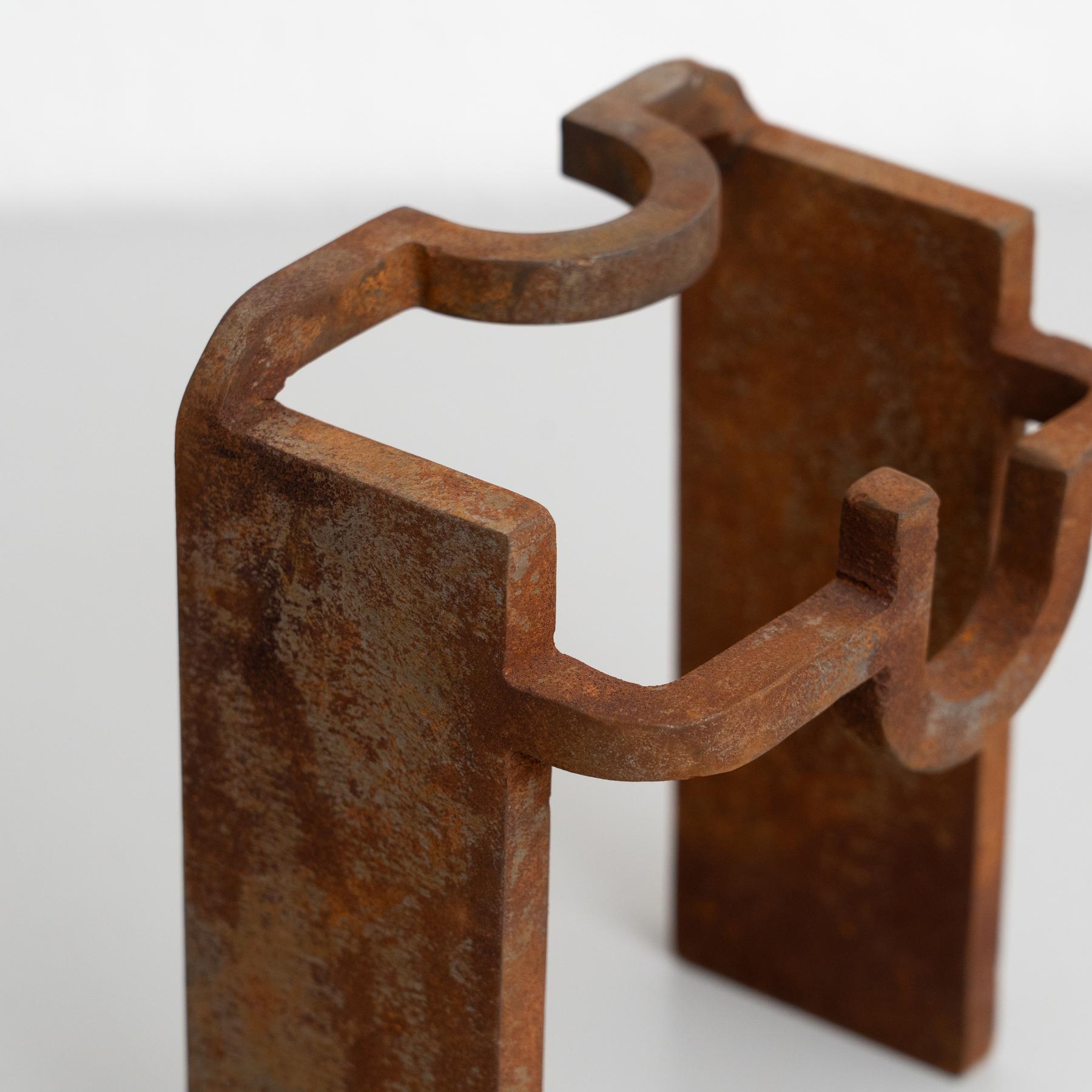 Scultura in metallo con finitura a ruggine - stile Chillida, Spagna, anni '90 in vendita 1