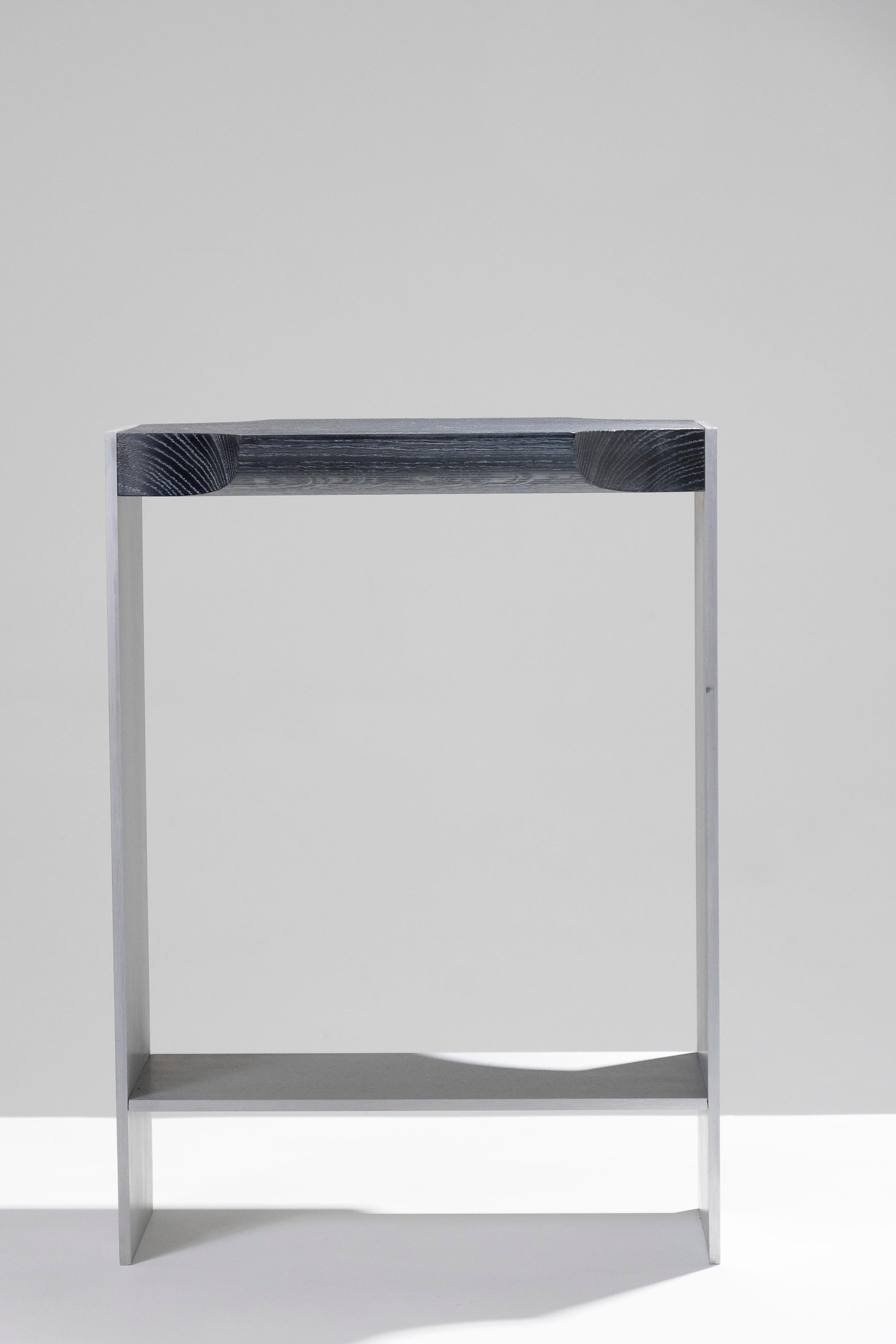 Mesa auxiliar de metal 