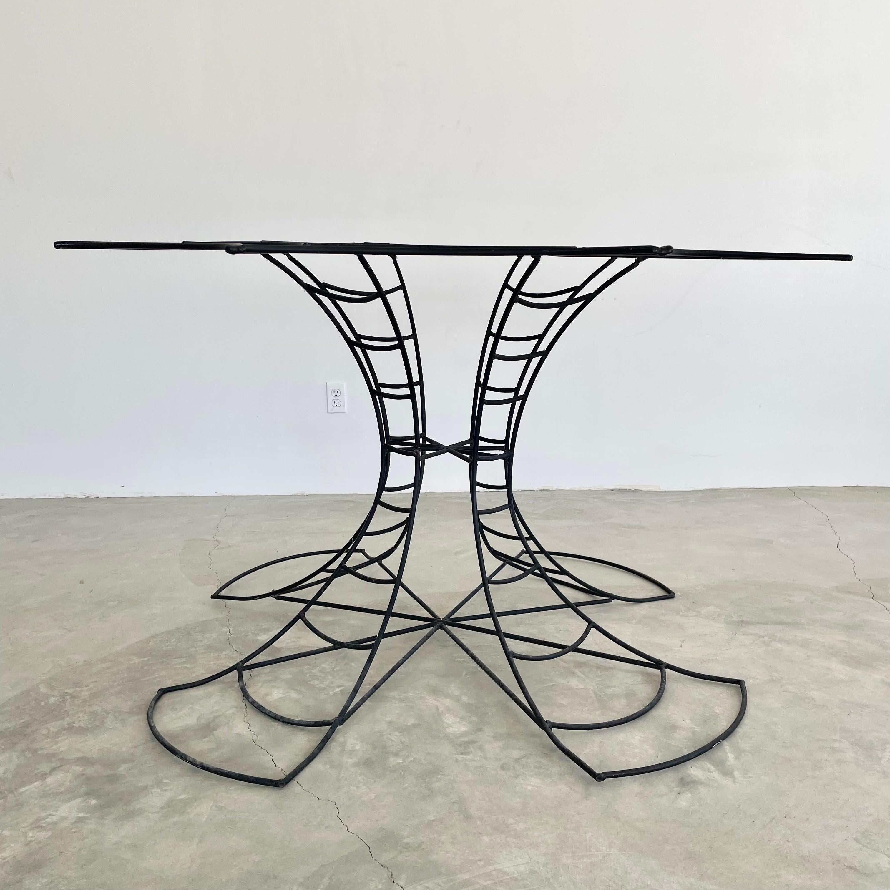 Table en métal araignée, États-Unis, années 1980 Bon état - En vente à Los Angeles, CA