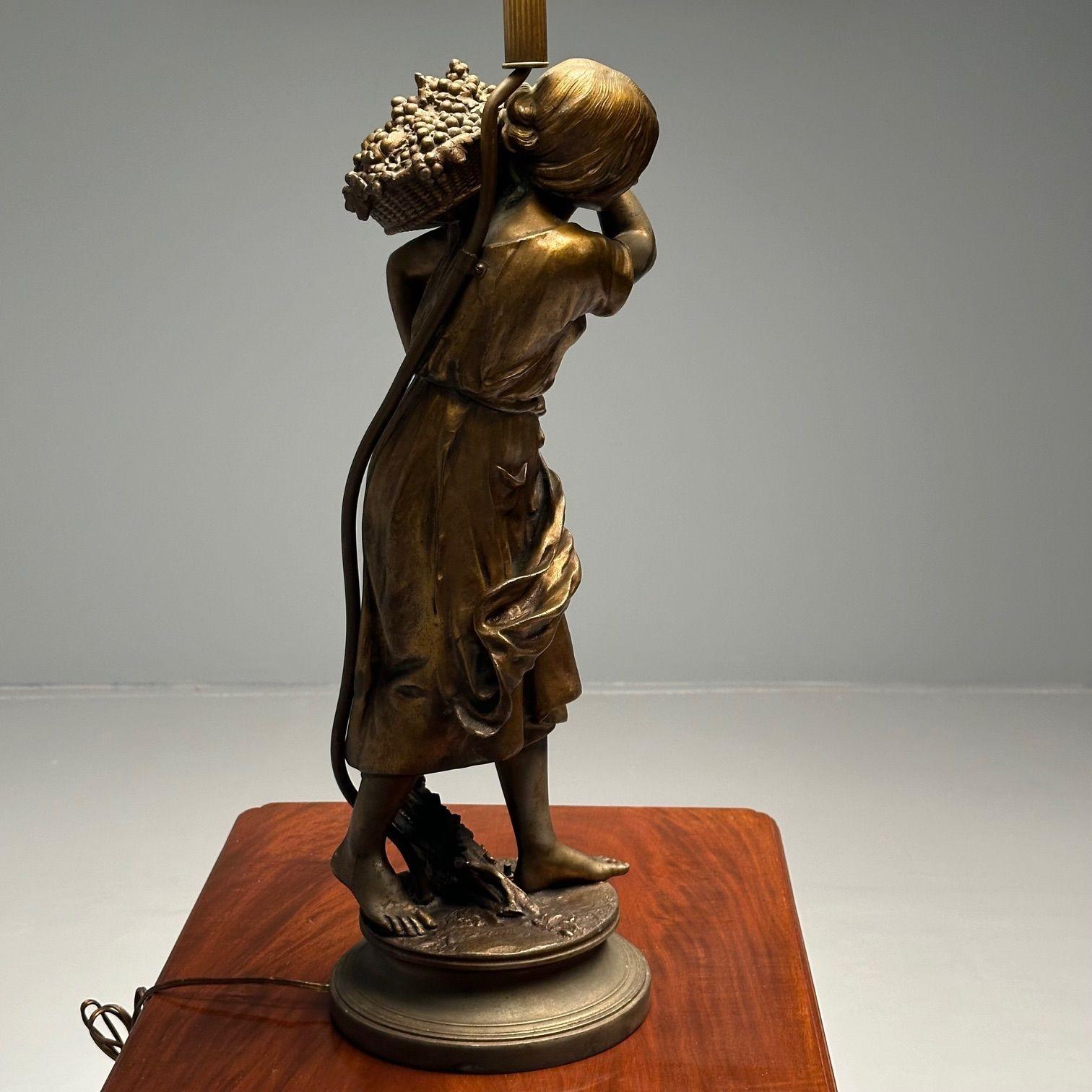 Statue française d'une femme porteuse de fruits, montée en lampe, années 1930 en vente 1