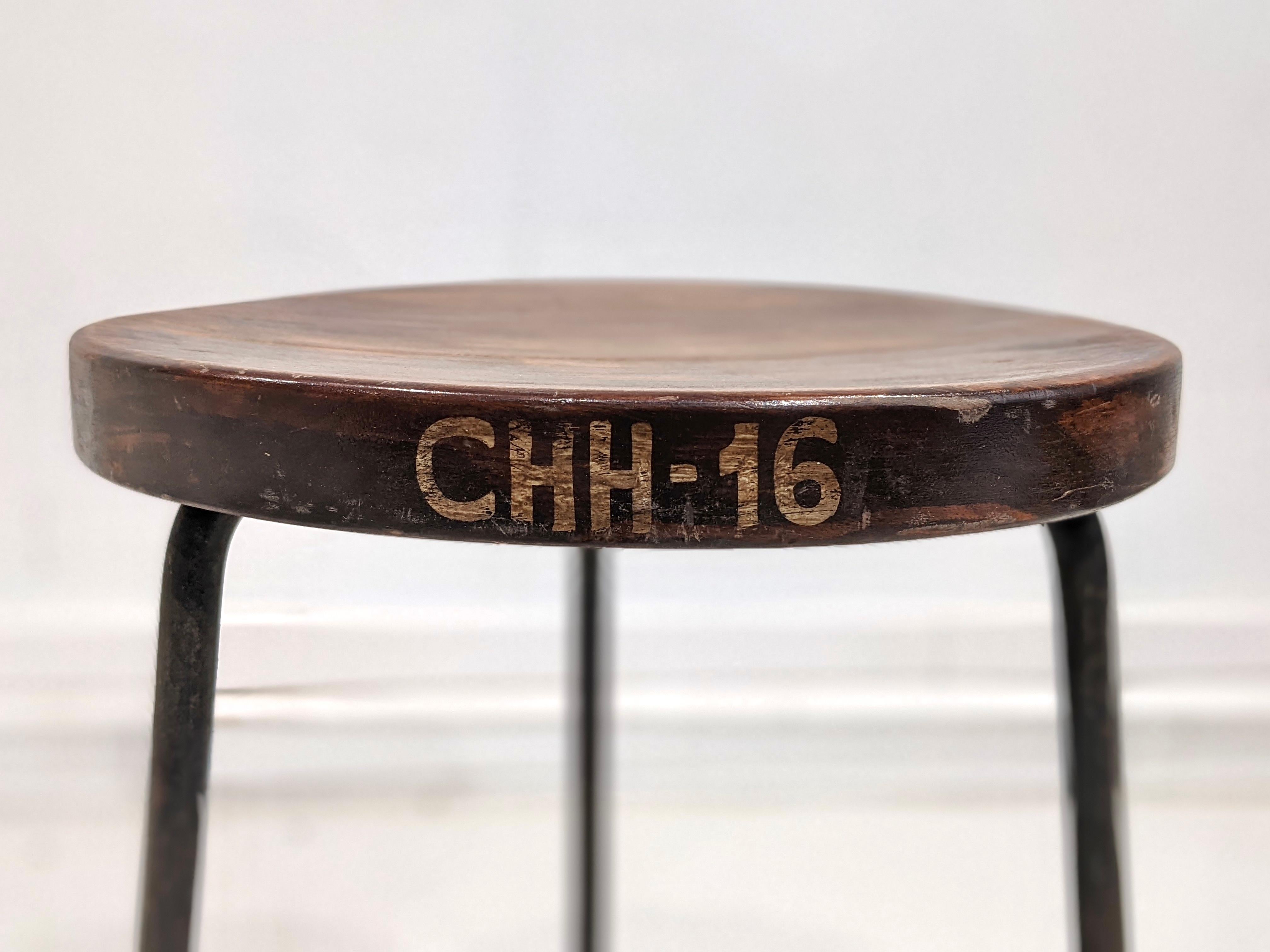 Pierre Jeanneret metal stool 
Circa 1960
Teak stool. Metal structure and round teak seat. 
Good condition. Some traces of wear due to age and use. 
Provenance : Chandigarh, India

Dimensions : H48 cm x D32.5 cm.