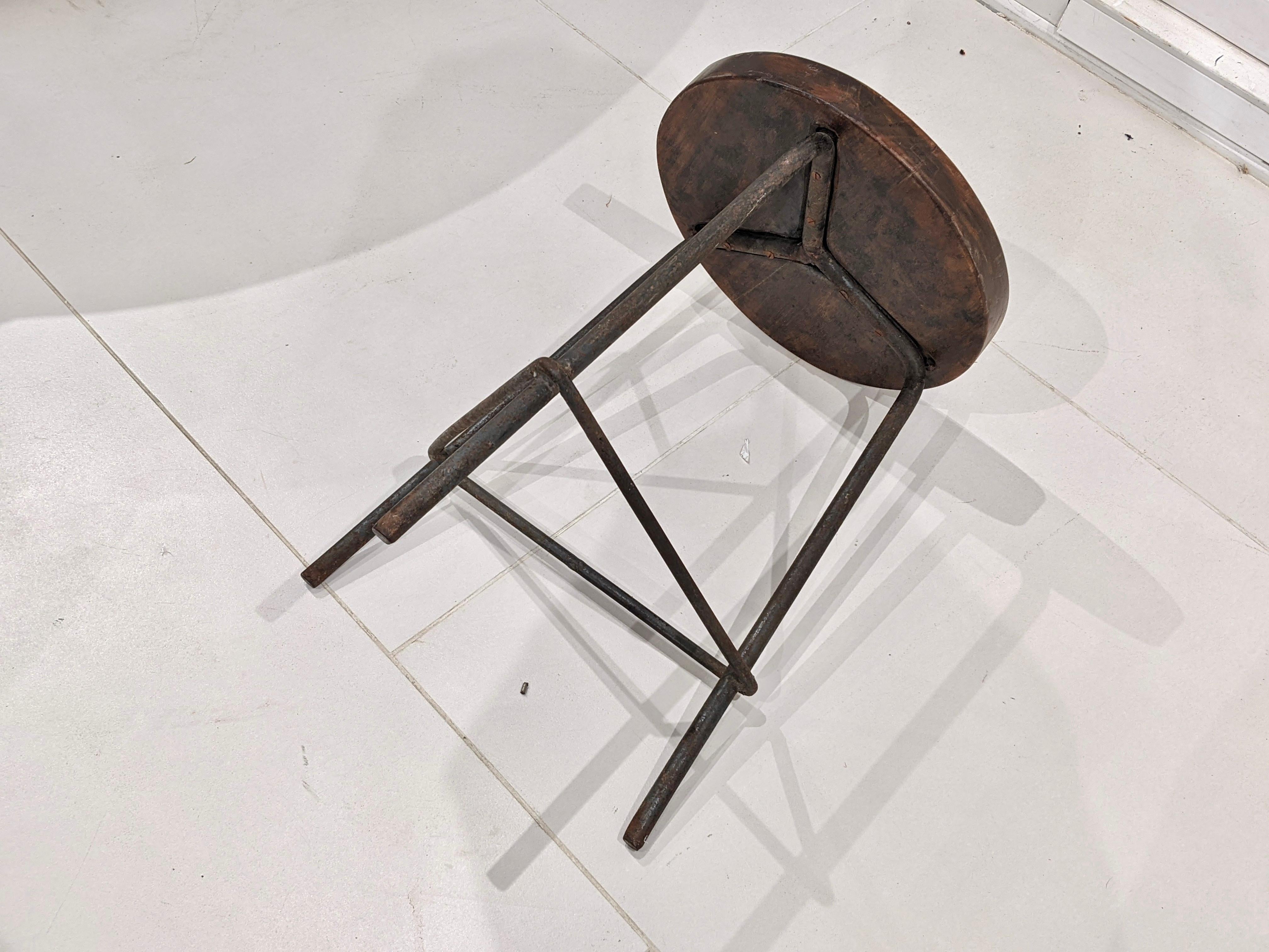 Metal Stool by Pierre Jeanneret In Good Condition In lyon, FR