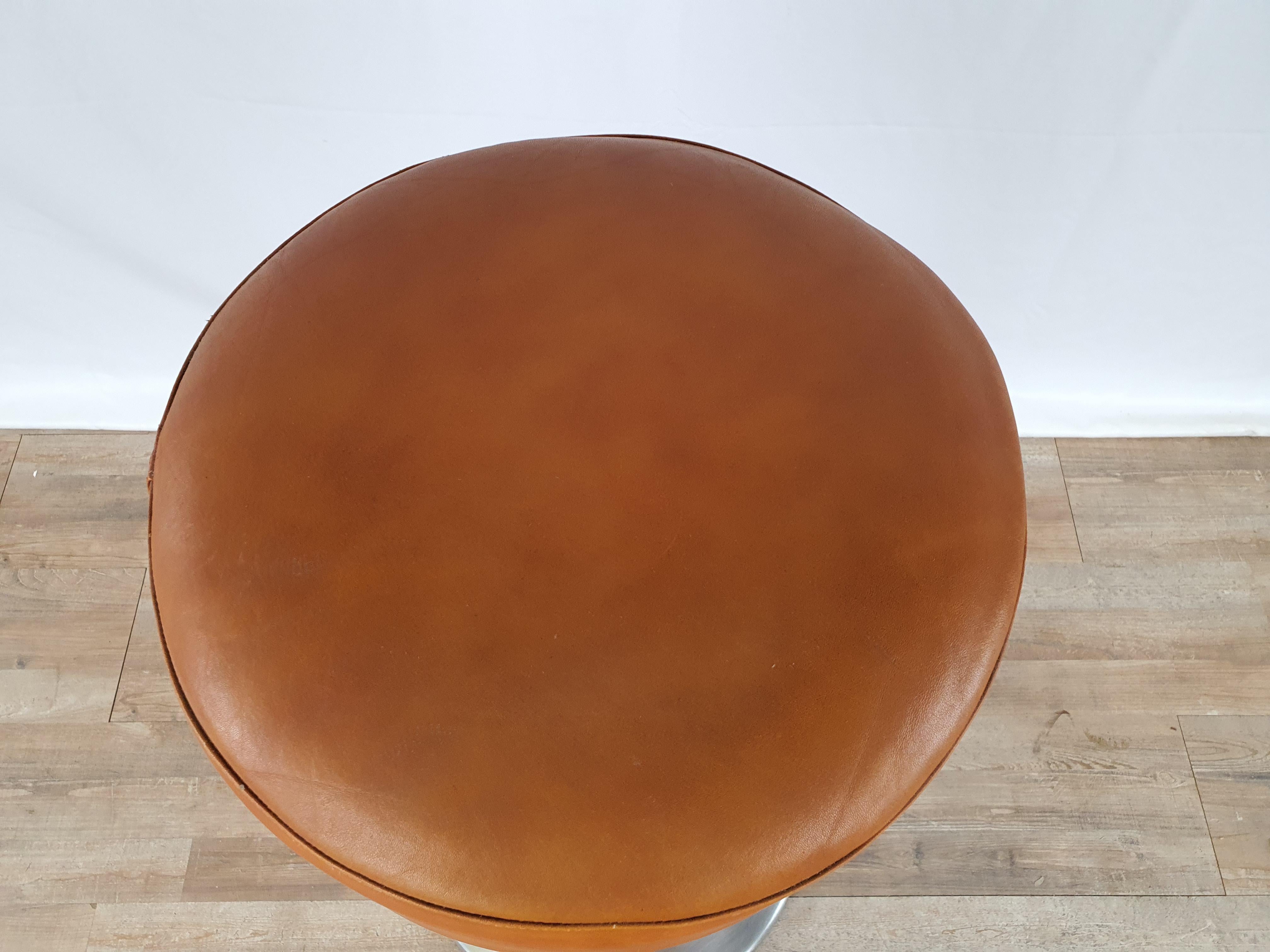 Metal Stool with Orange Leather Seat from 1990s In Good Condition In Premariacco, IT