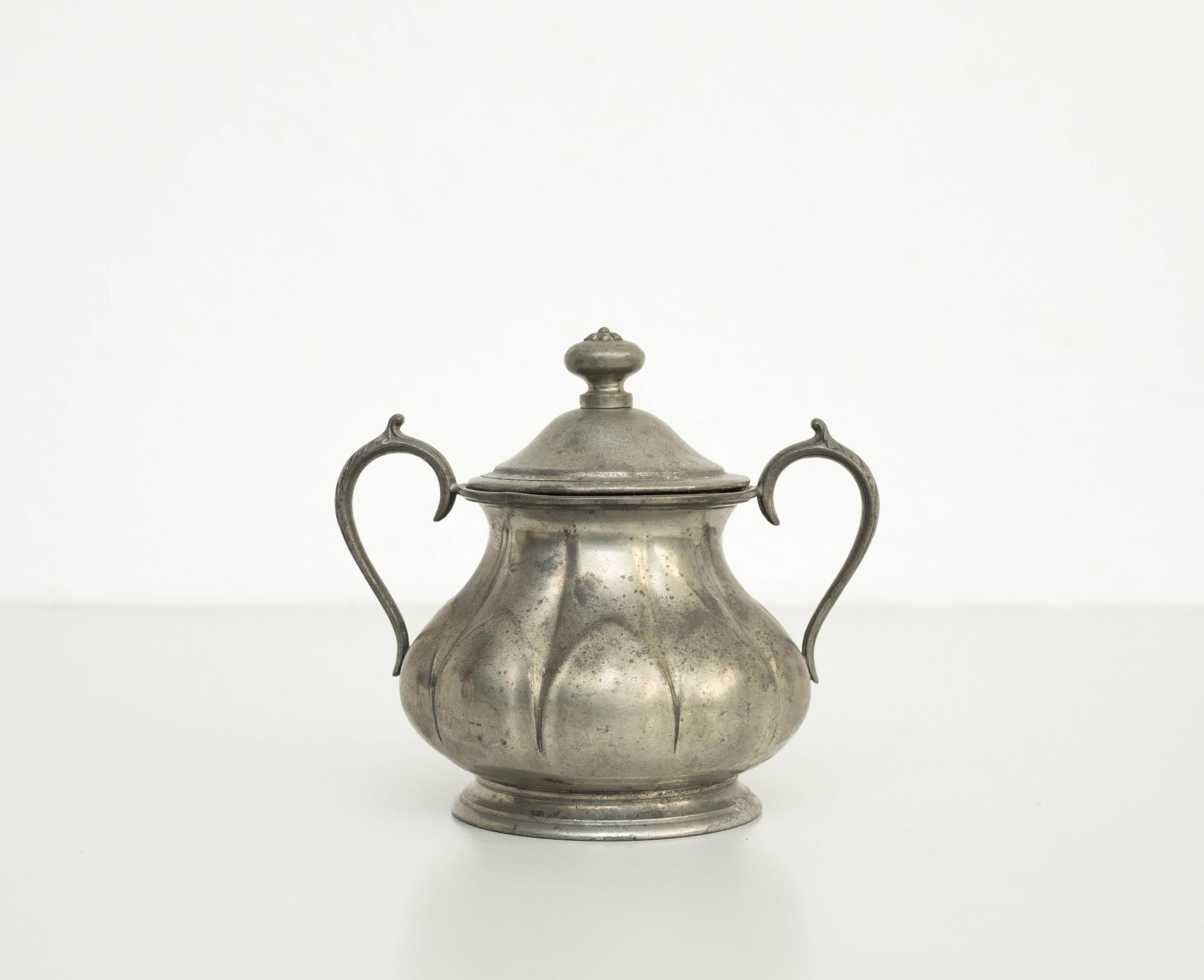 Metal sugar bowl, circa 1920
Manufactured in Barcelona, Spain.

In original condition with wear consistent of age and use, preserving a beautiful patina.

Material:
Metal

Dimensions:
H 17.5 cm
W 18 cm
D 13.5 cm.