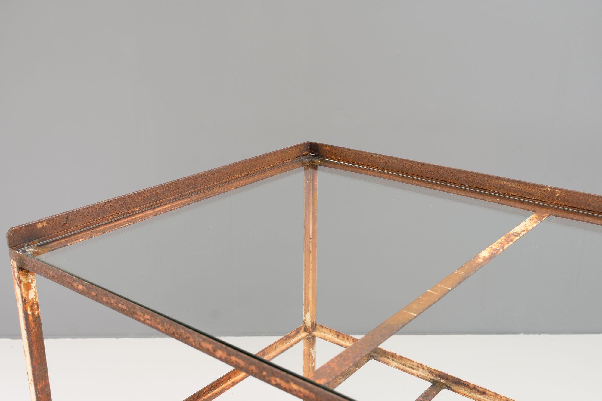 Britannique Table en métal en vente