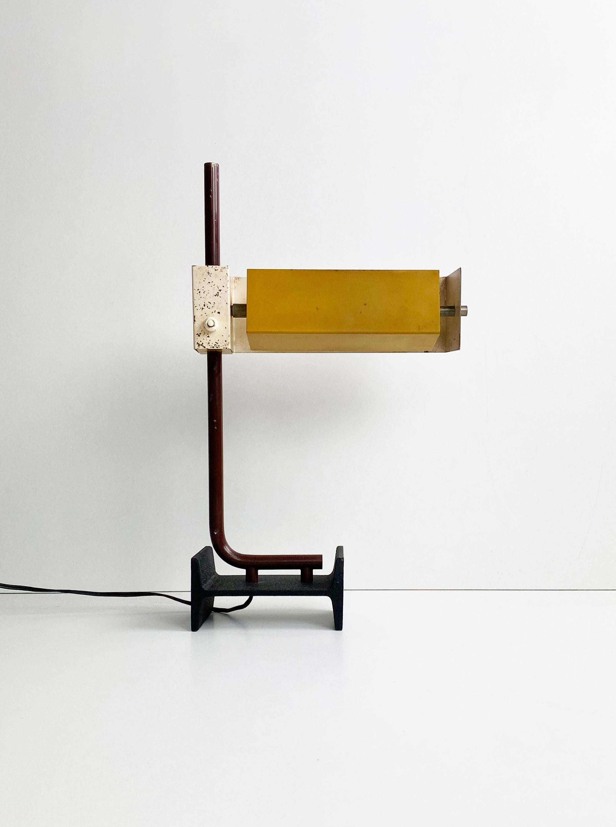 Metal desk lamp designed by Goffredo Reggiani and produced by his Reggiani lighting company, c.1960.

Dimensions (cm, approx): 
Height: 12 
Width: 18 
Depth: 30.
  