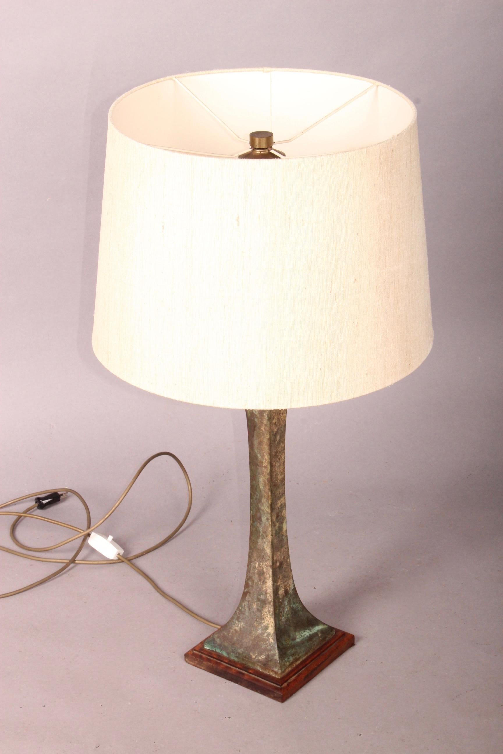 Metal Table Lamp In Good Condition For Sale In grand Lancy, CH