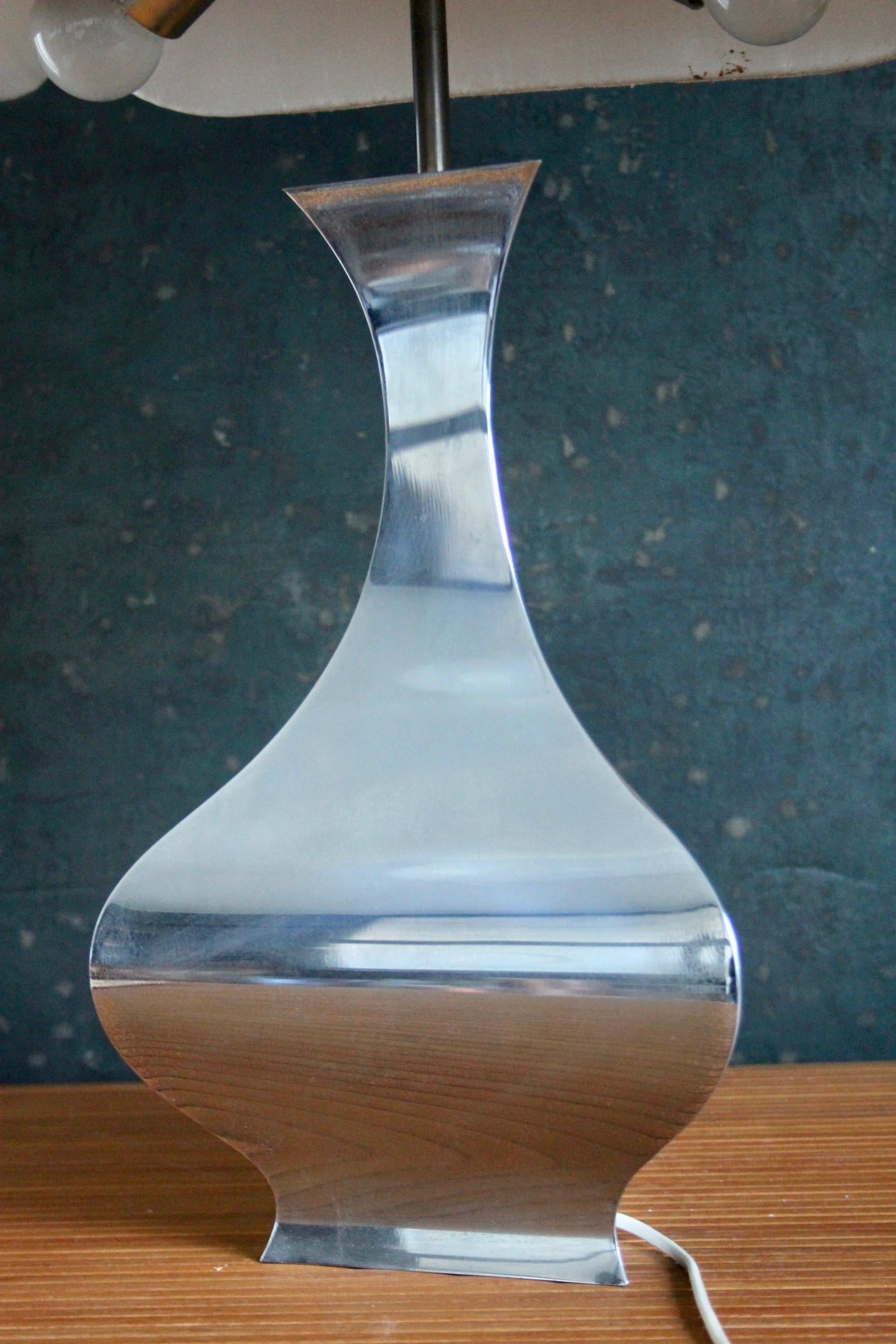 Metal table lamp For Sale 2