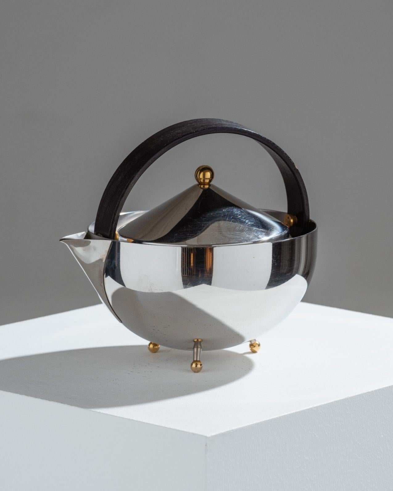 Teapot by Bodum, designed by Carsten Jørgensen, modernist design, 1970s. Danish production. Stainless steel and brass body, golden lid and ball feet, black wooden handle. Very good vintage condition with light signs of use. Manufacturer’s mark on