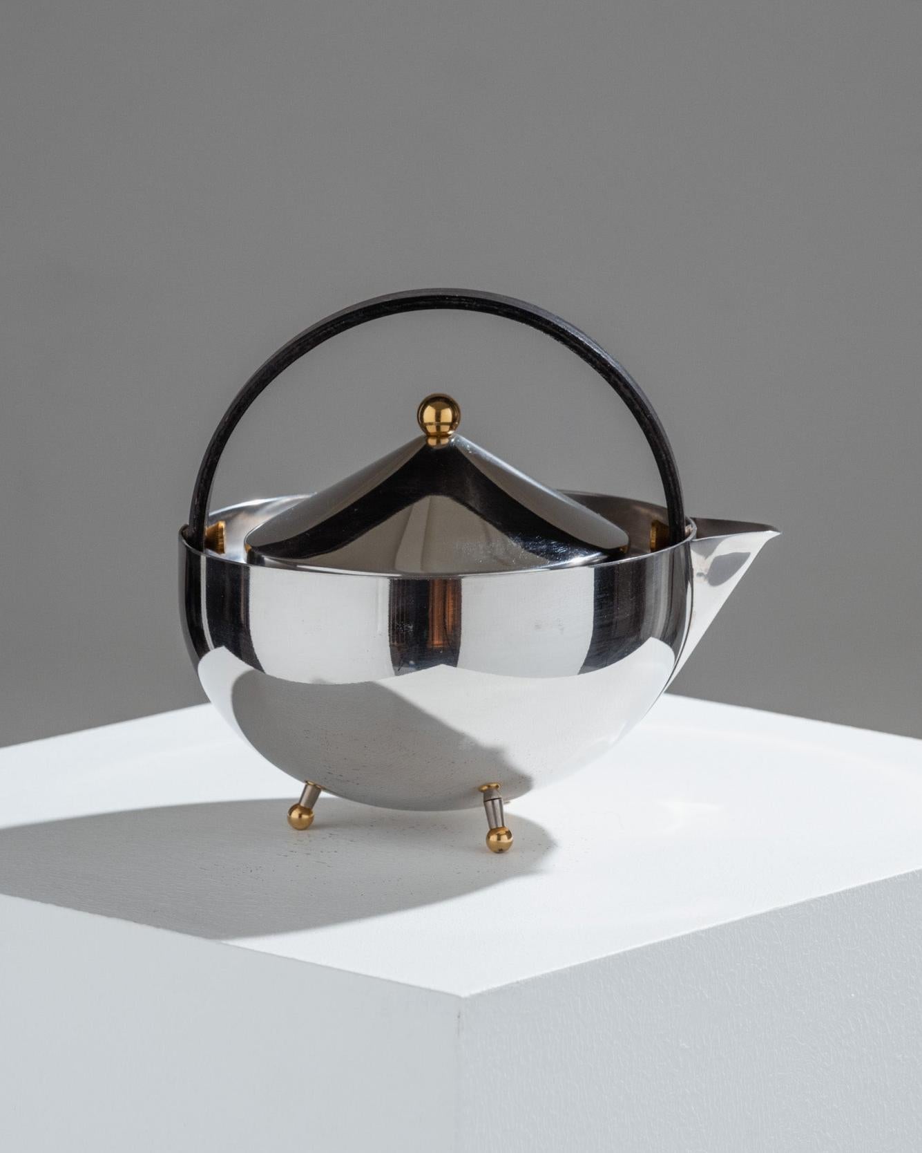 Metal teapot by Bodum, designed by Carsten Jørgensen, 1980s In Good Condition For Sale In PARIS, FR