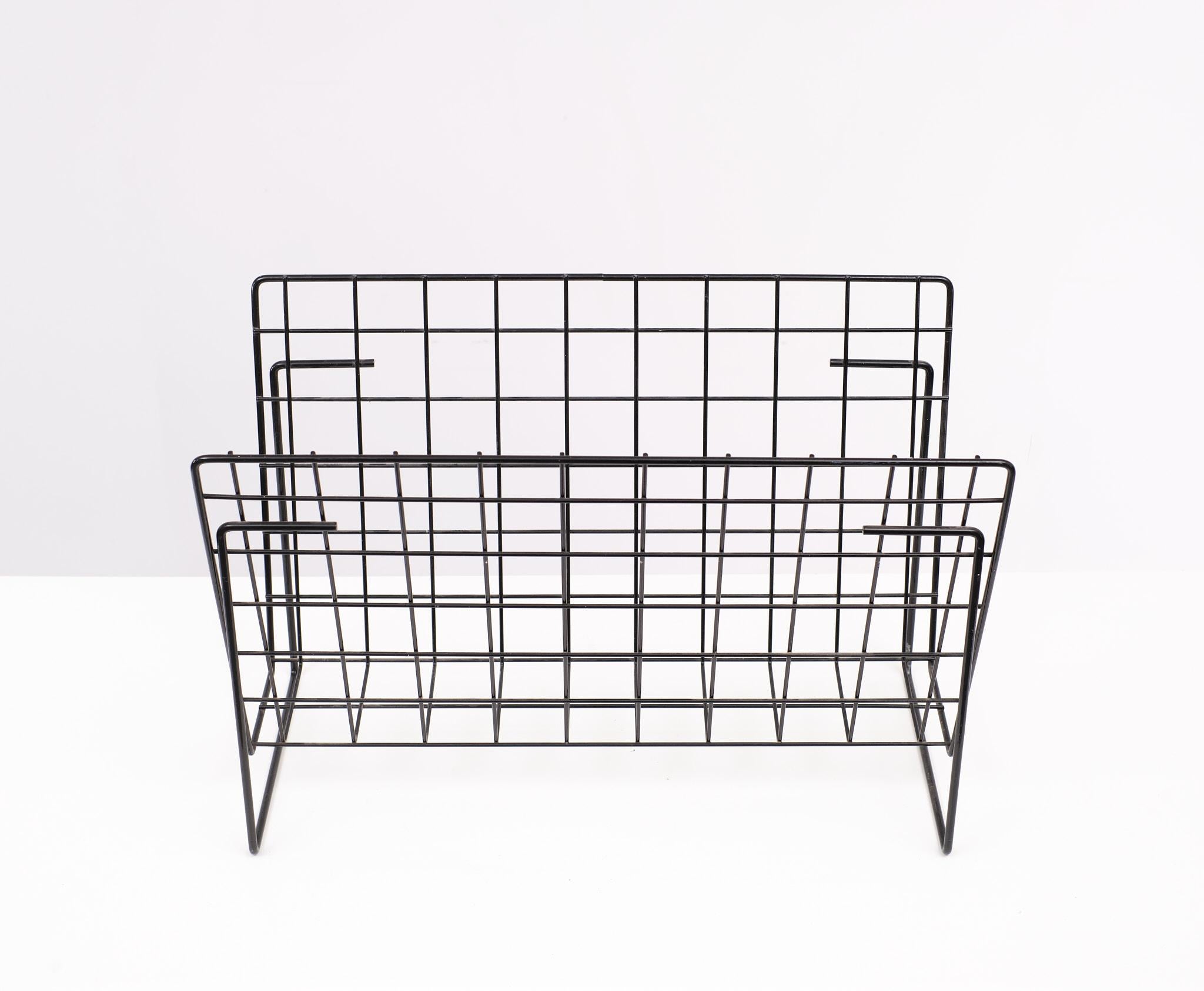 Mid-Century Modern Metal Threat Newspaper Rack Pilastro, Holland, 1970s  For Sale