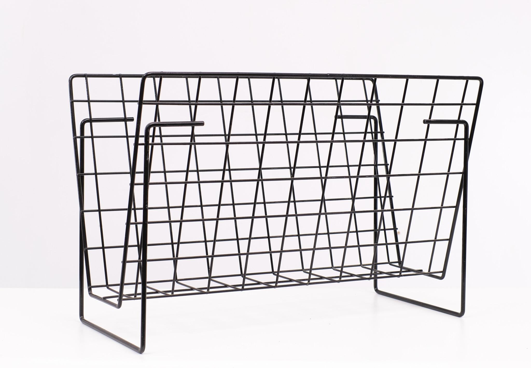 Metal Threat Newspaper Rack Pilastro, Holland, 1970s  In Good Condition For Sale In Den Haag, NL