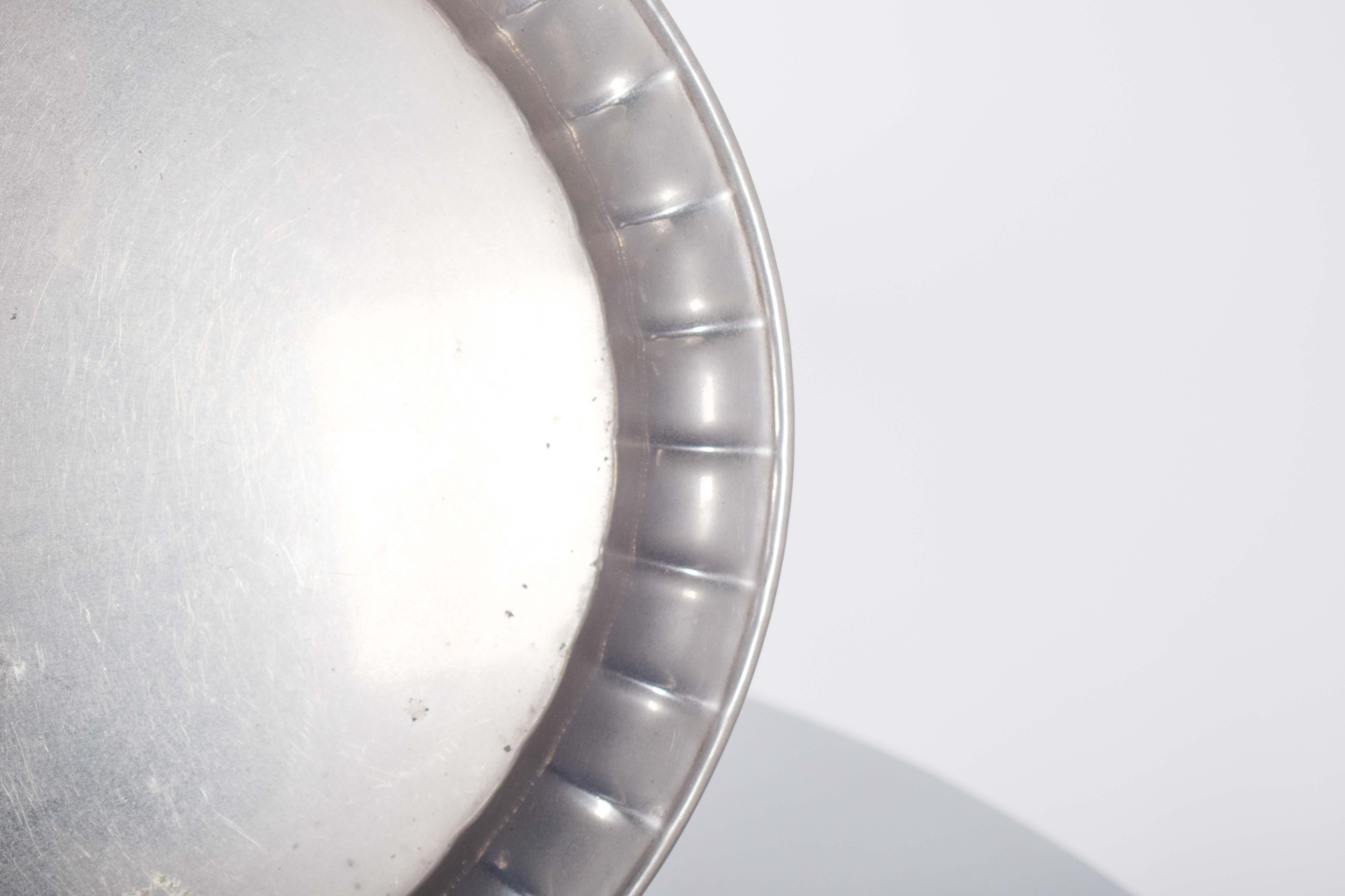 Metalltablett in ovaler Form (Portugiesisch) im Angebot