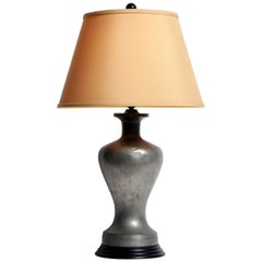 Lampada con vaso in metallo