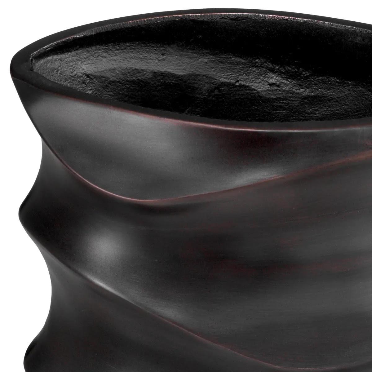 Patinato Vaso in metallo con patina di bronzo, opera contemporanea, design etnico. in vendita