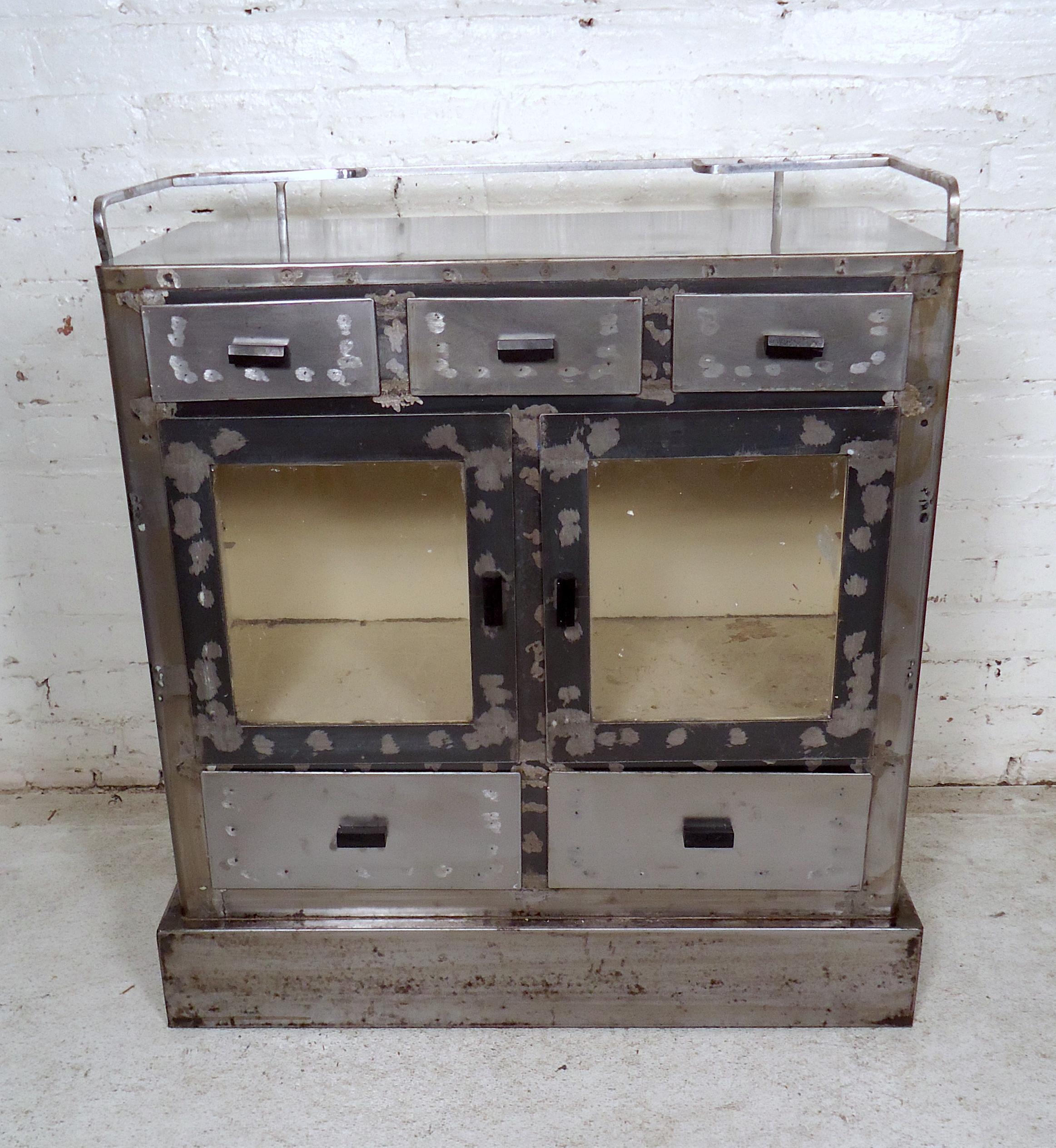 Metal Vintage Industrial Cabinet In Good Condition In Brooklyn, NY