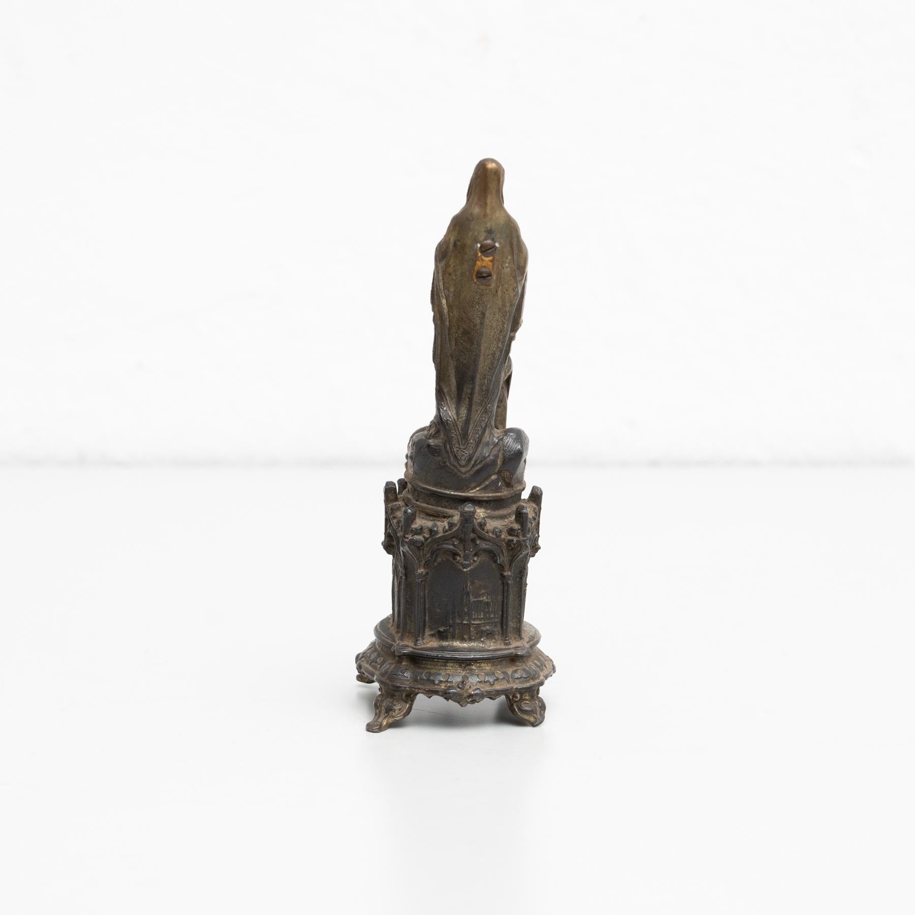 Figurine en métal de la Vierge Lourdes Memorabilia en vente 3
