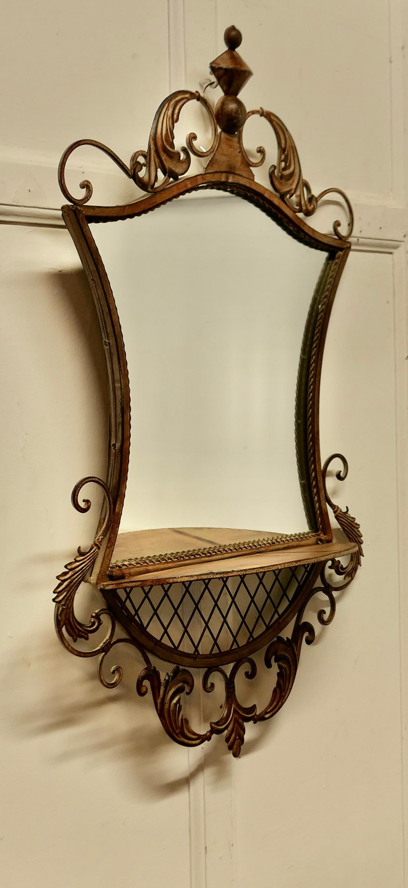 Provincial français Miroir mural ou console en métal avec étagère  Une pièce élégante en vente