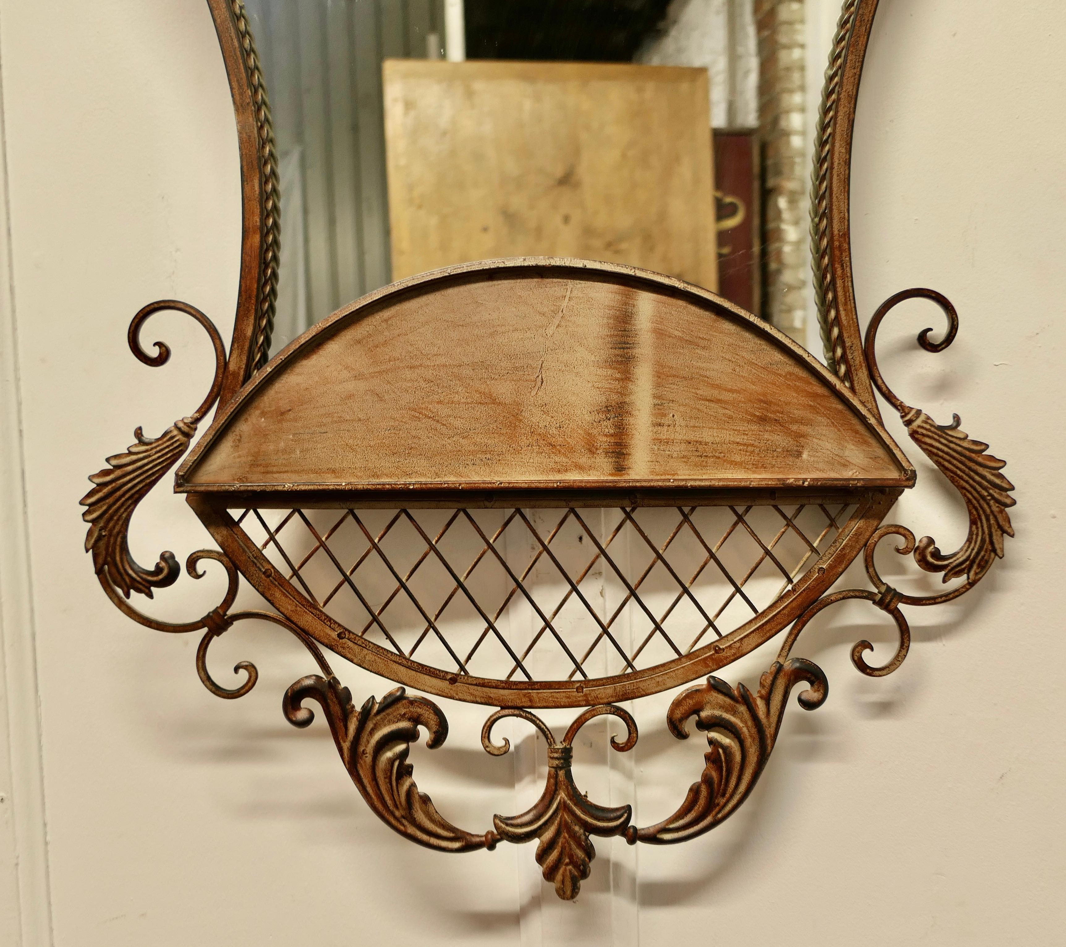 Miroir mural ou console en métal avec étagère  Une pièce élégante en vente 1