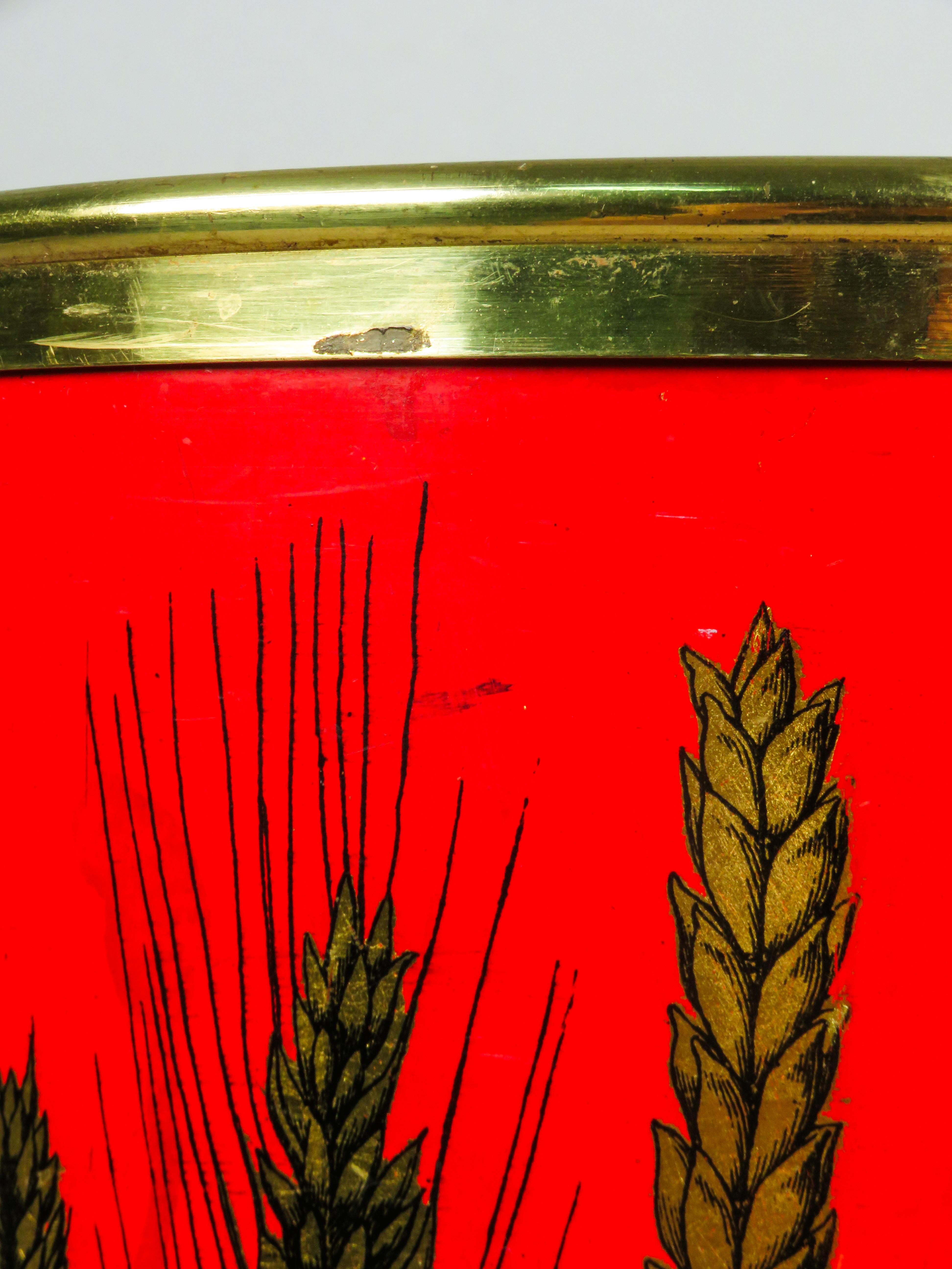 Metal wastebasket with a gold herringbone design and red lacquered base For Sale 6