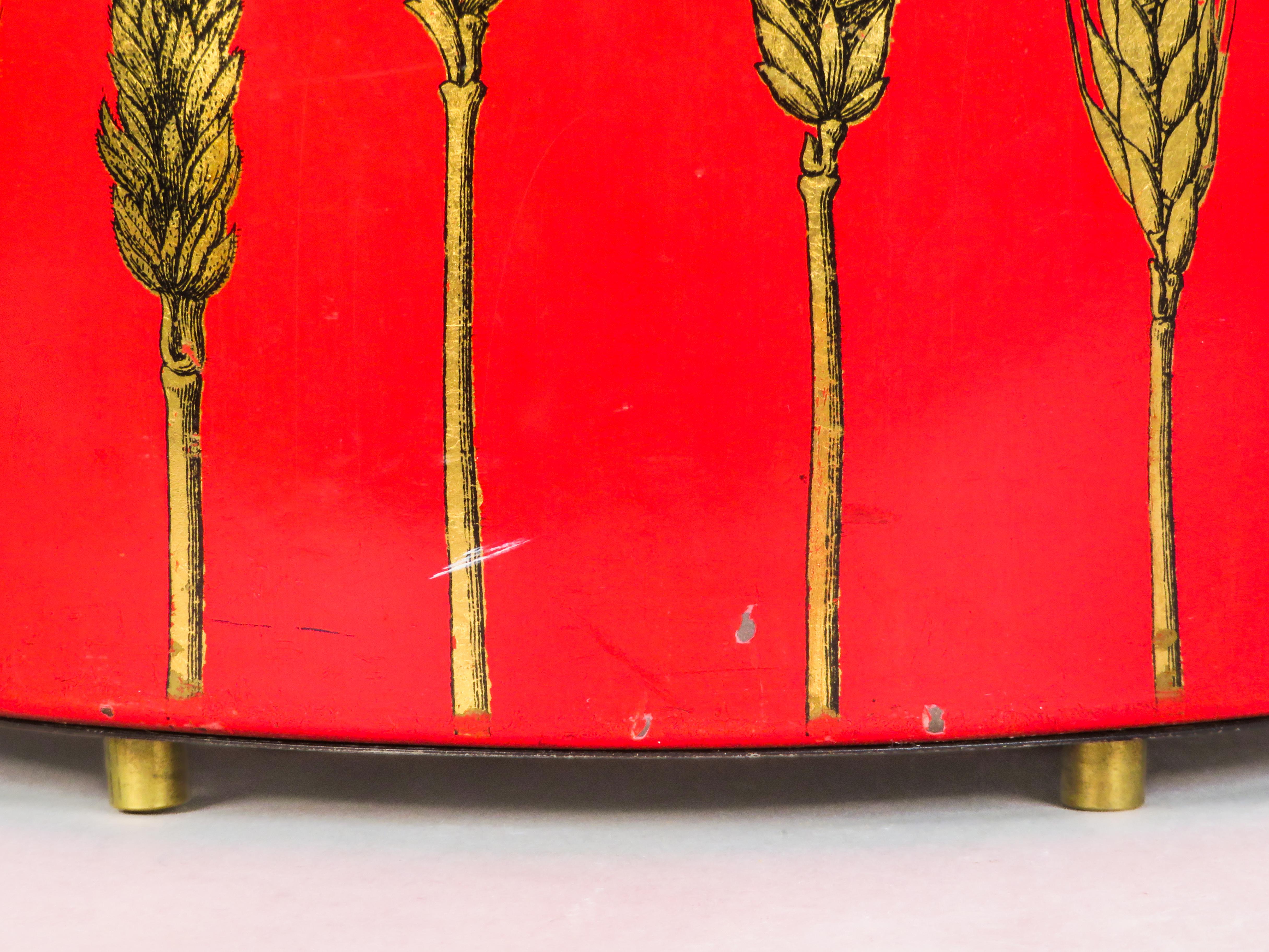 Metal wastebasket with a gold herringbone design and red lacquered base For Sale 10