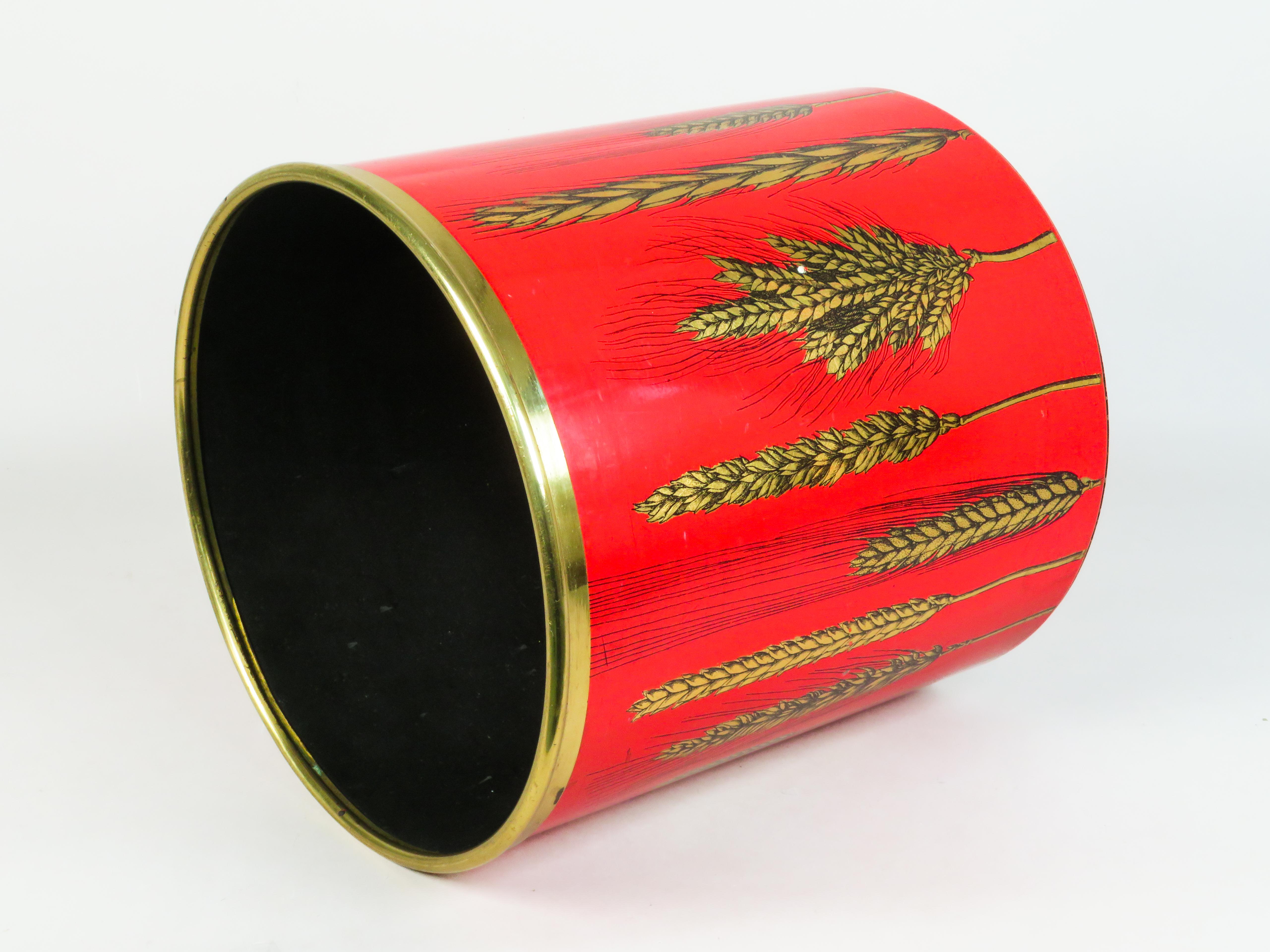 Metal wastebasket with a gold herringbone design and red lacquered base For Sale 2