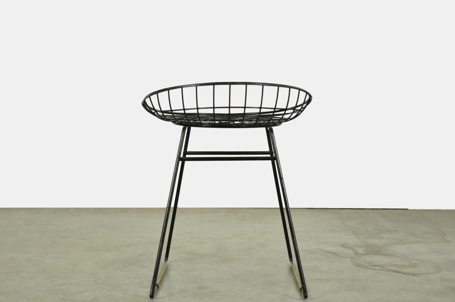 Dutch Metal wire stool KM05 by Cees Braakman and Adriaan Dekker for Pastoe, 1950s For Sale