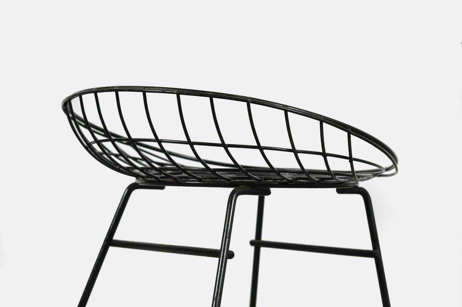 Mid-20th Century Metal wire stool KM05 by Cees Braakman and Adriaan Dekker for Pastoe, 1950s For Sale