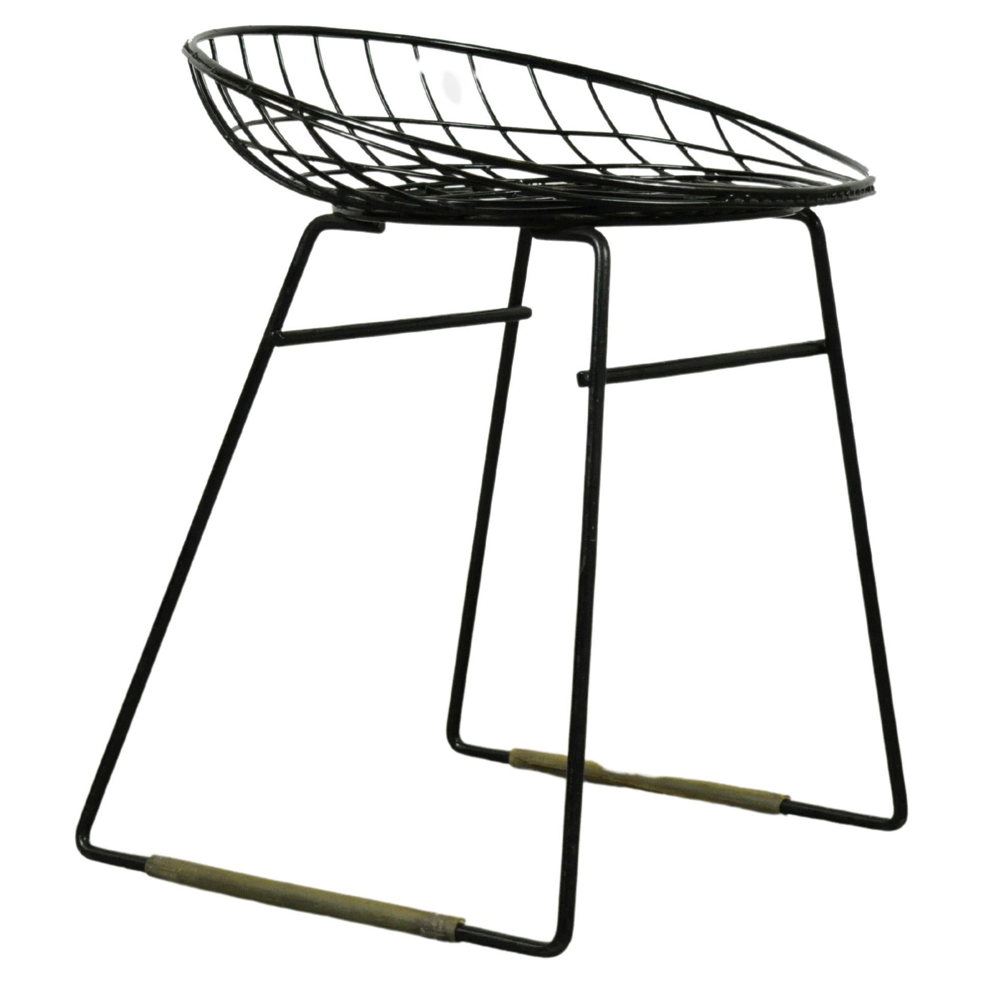 Metal wire stool KM05 by Cees Braakman and Adriaan Dekker for Pastoe, 1950s For Sale