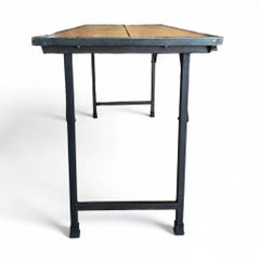 Mesa plegable de metal y madera