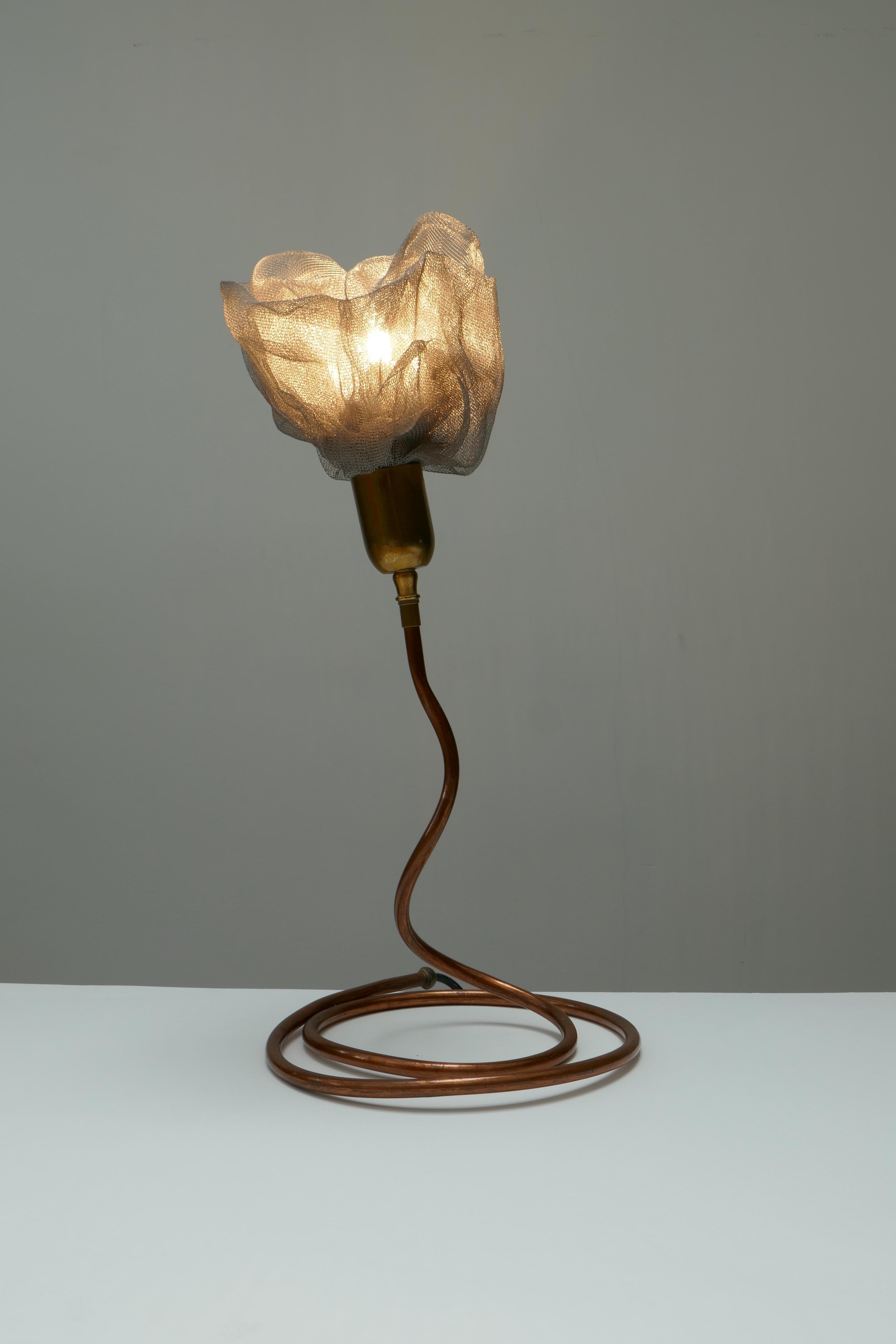 Metal Woven Mesh Flower Table Lamp with Brass & Copper Serpent Base, Italy 1970s For Sale 2